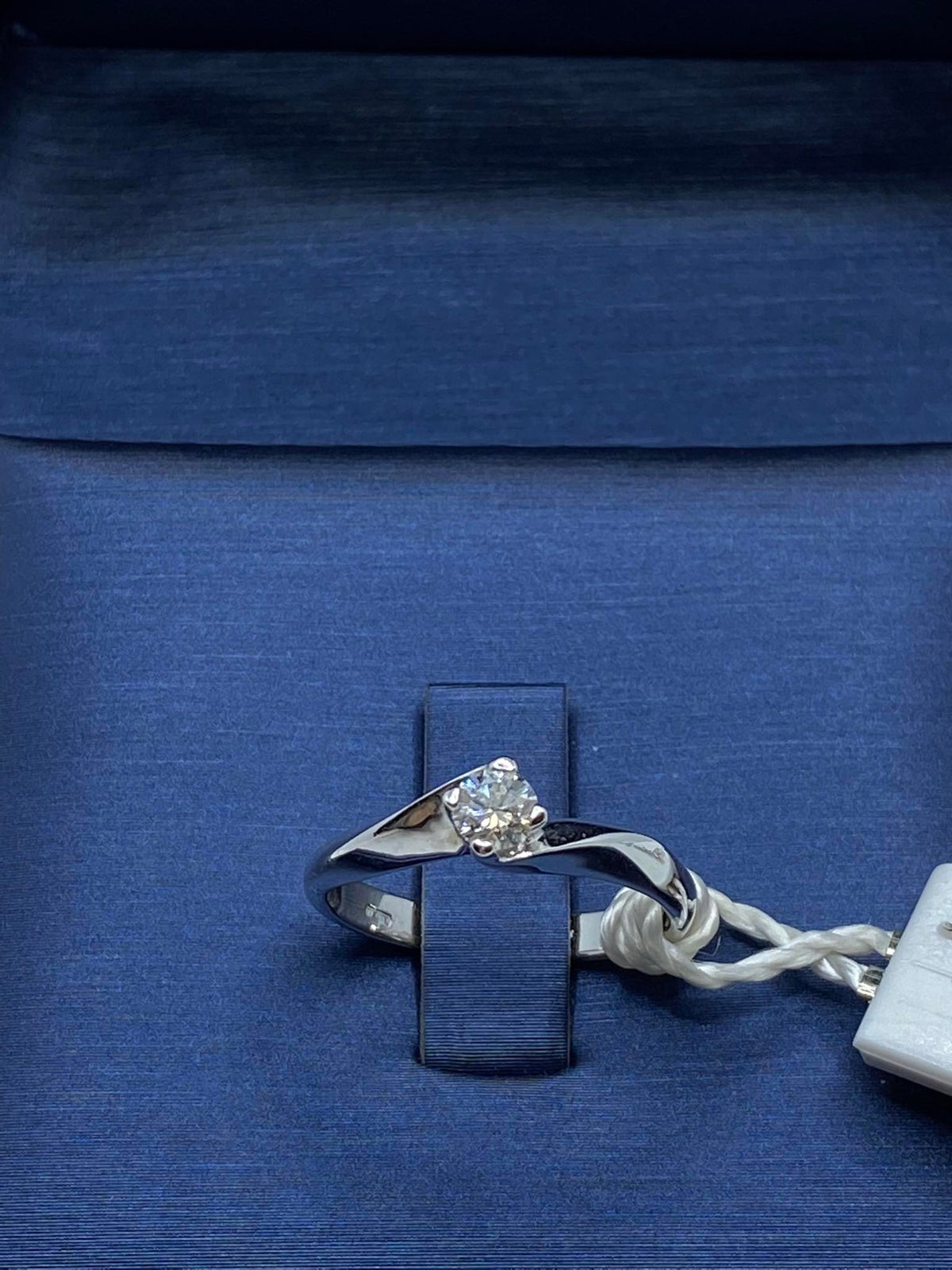 Anello Solitario in Oro 18KT 18KT e Diamante Ct. 0.25 G-VS