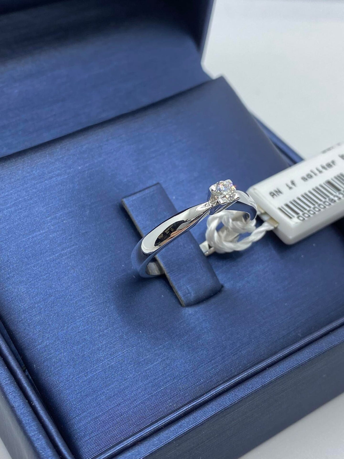 Anello Solitario in Oro 18KT 18KT e Diamante Ct. 0.14