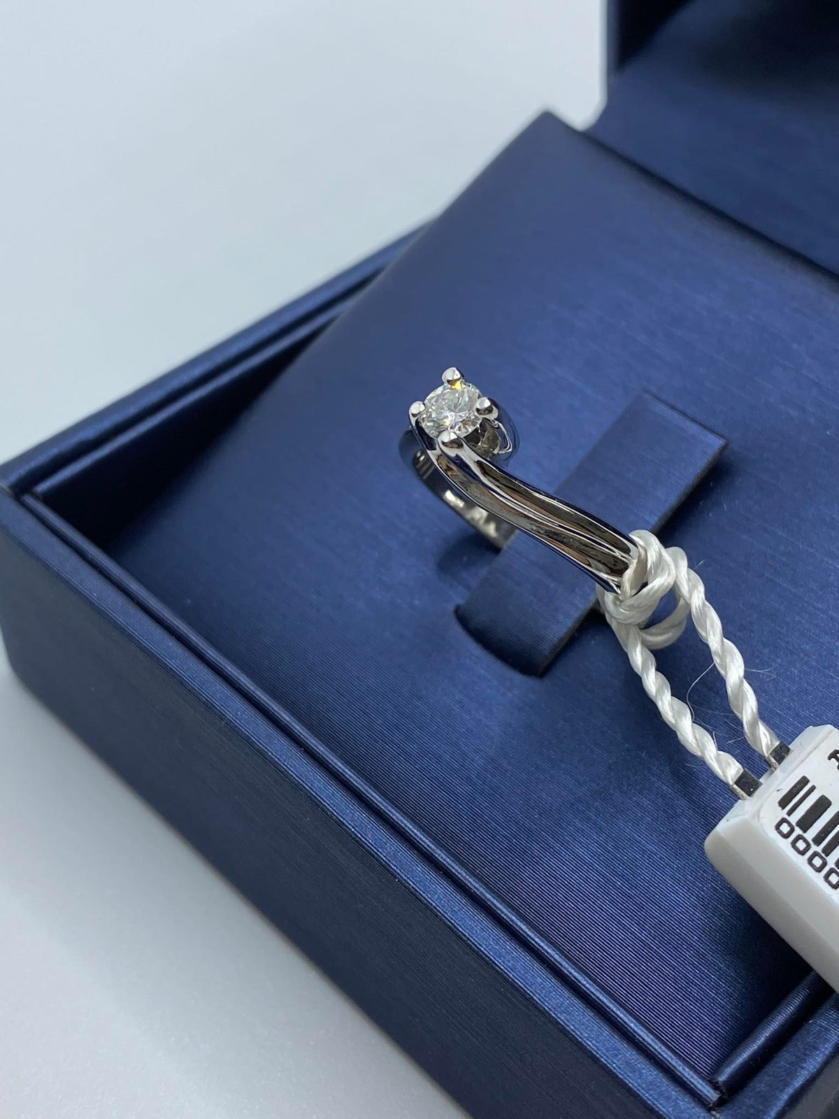 Anello Solitario in Oro 18KT 18KT e Diamante Ct. 0.22