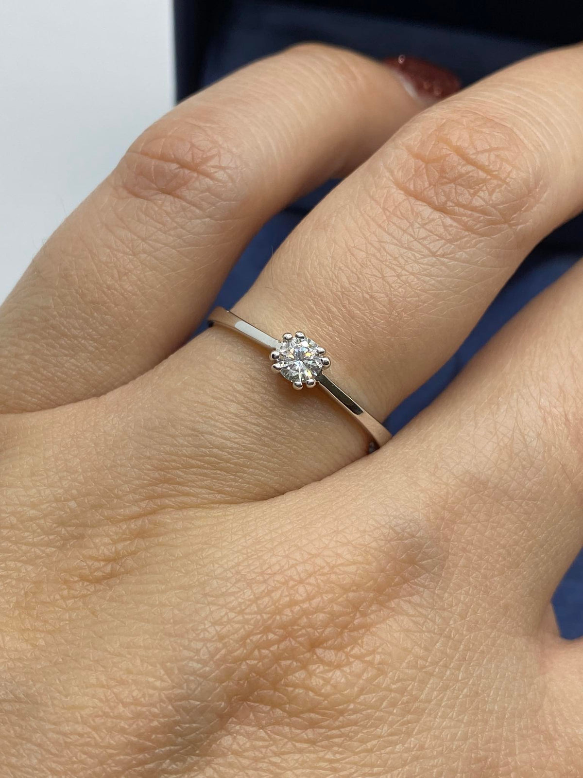 Anello Solitario in Oro 18KT 18KT e Diamante Ct. 0.20