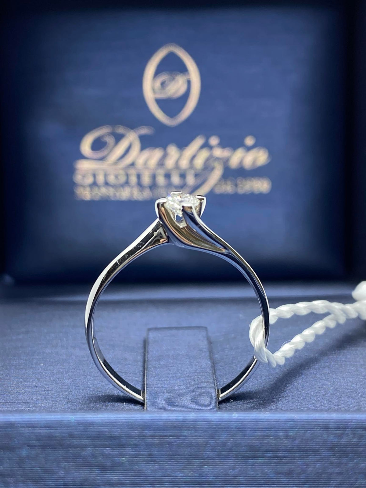 Anello Solitario in Oro 18KT 18KT con Diamante Ct. 0.20