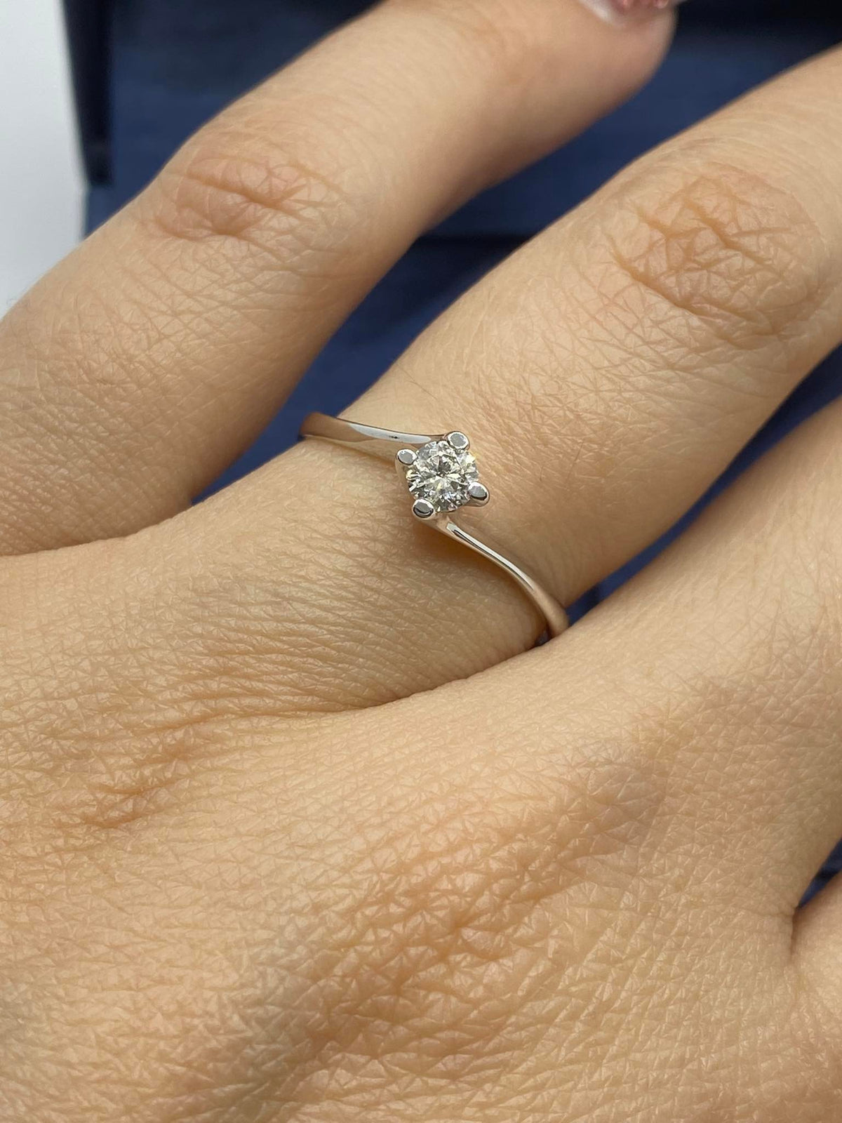 Anello Solitario in Oro 18KT 18KT con Diamante Ct. 0.20