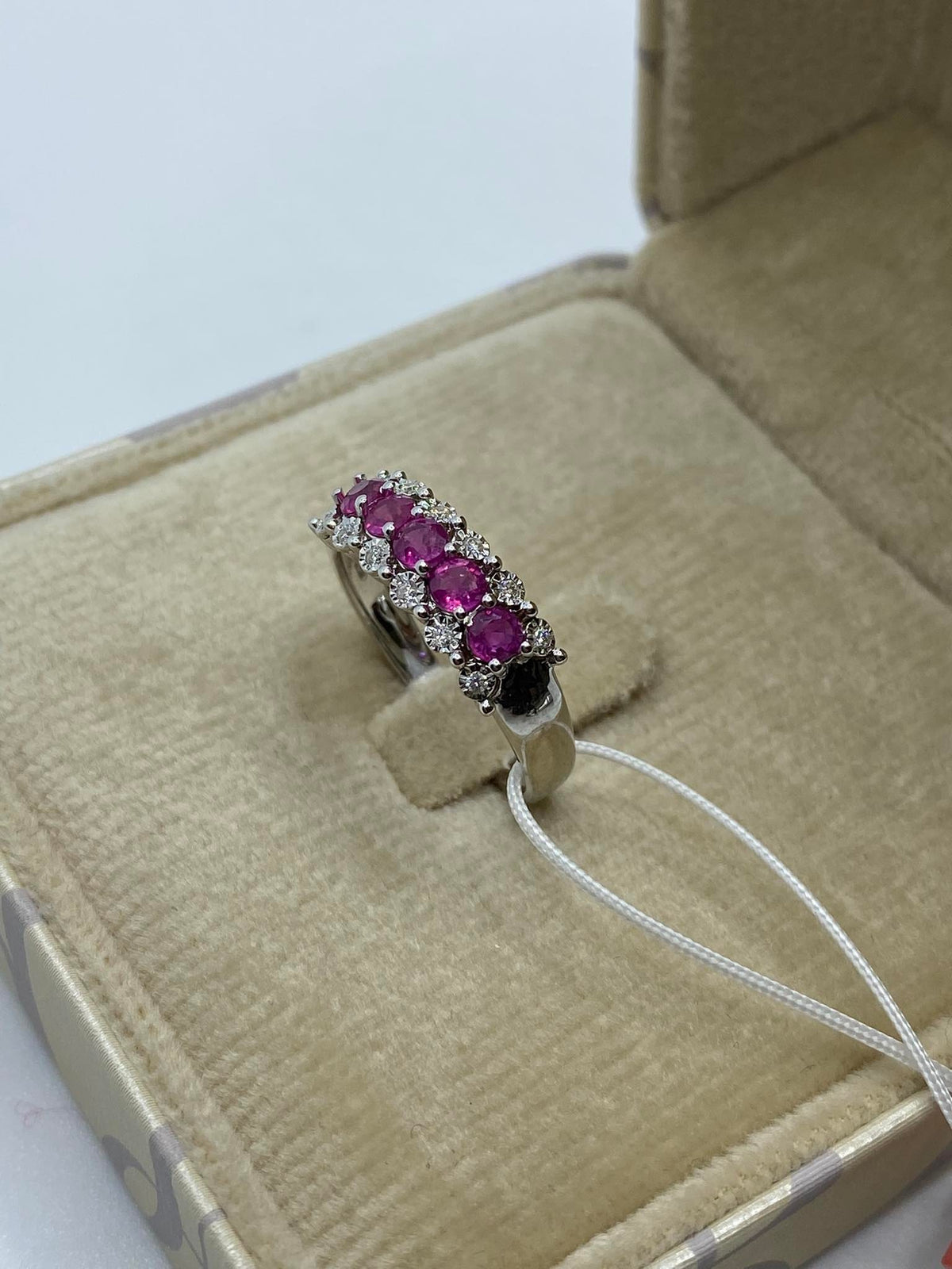 Anello Veretta Donna Oro 18KT con Rubini Ct. 0.50 e Diamanti
