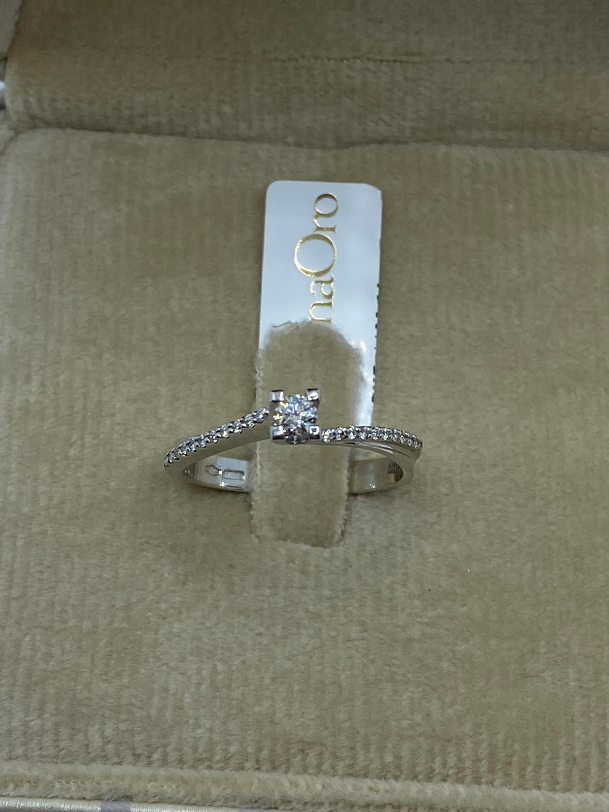 Anello Solitario Donna Oro 18KT con Diamante Ct. 0.20