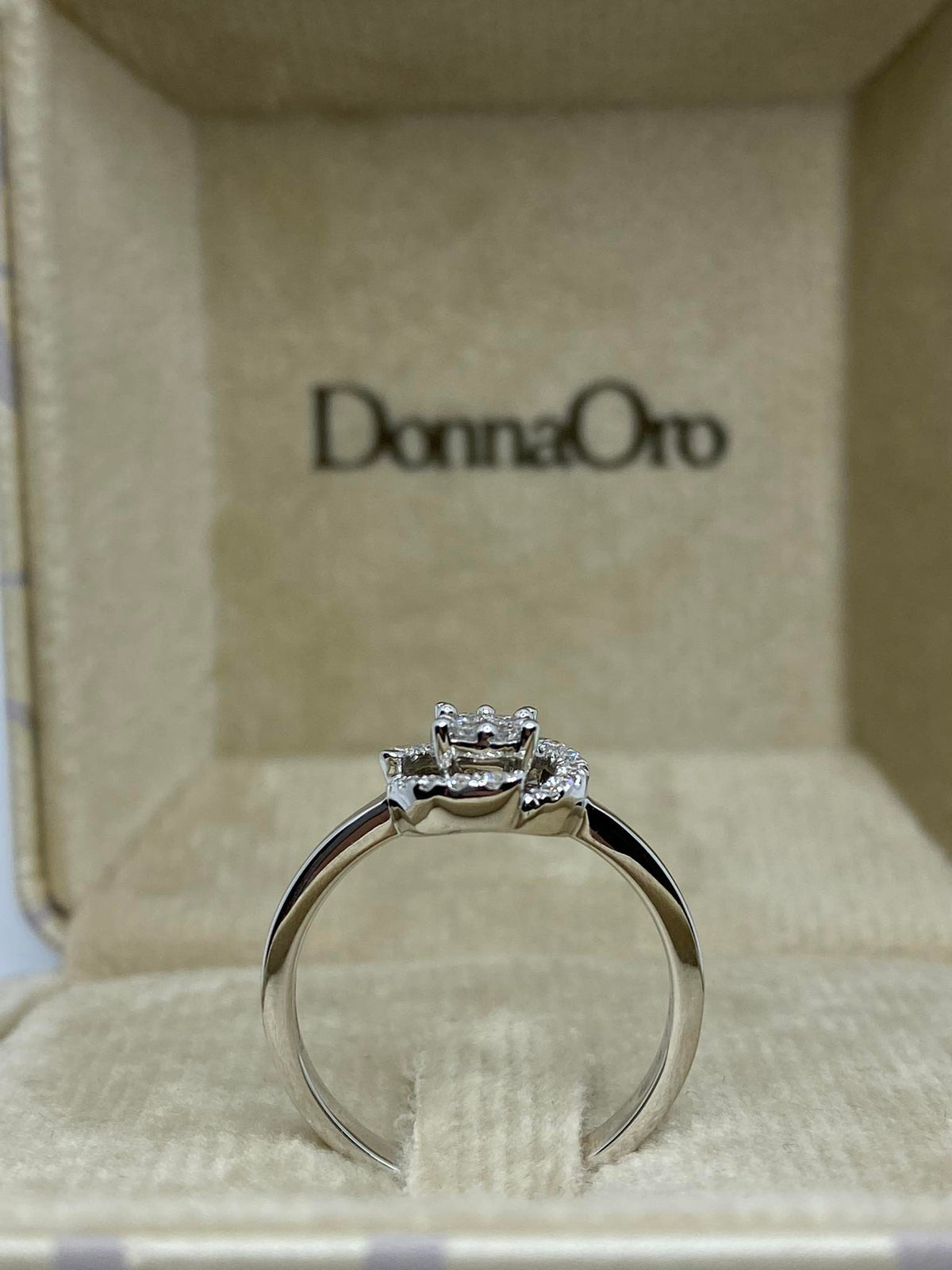 Anello Solitario Donna Oro 18KT con Diamante Ct. 0.20