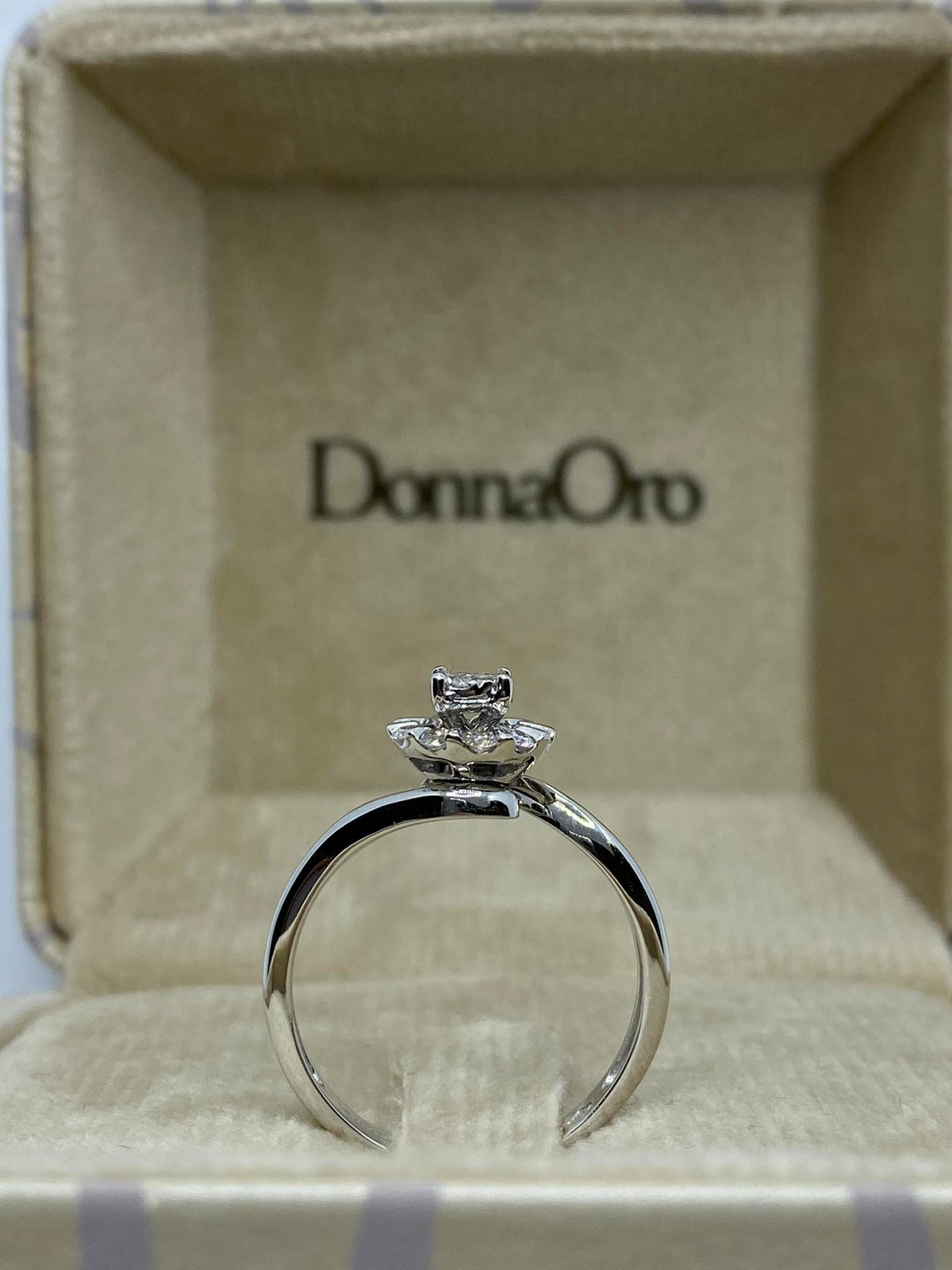 Anello Solitario Donna Oro 18KT con Diamante Ct. 0.27