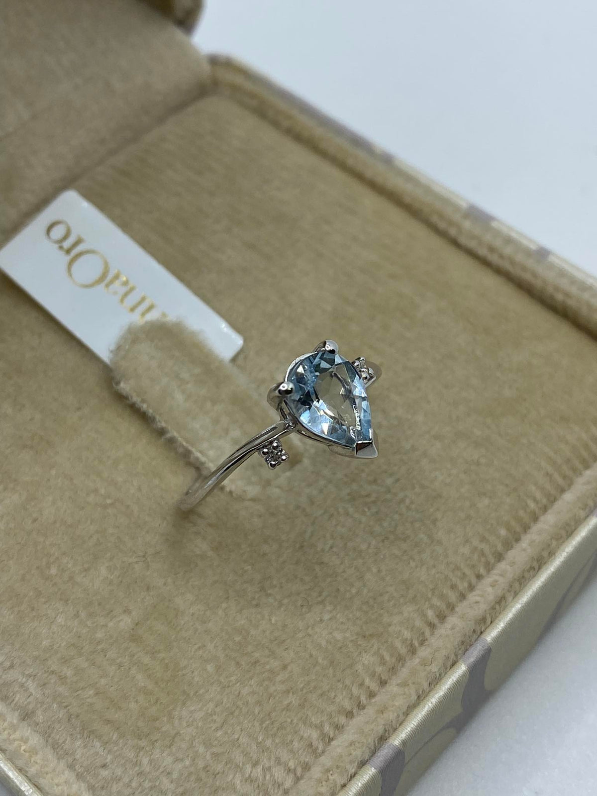 Anello Donna Oro 18KT con Acquamarina e Diamanti