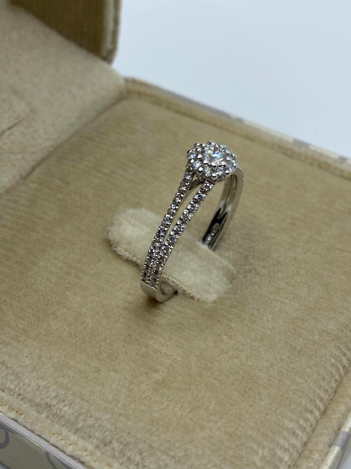 Anello Solitario Donna Oro 18KT con Diamante Ct. 0.45