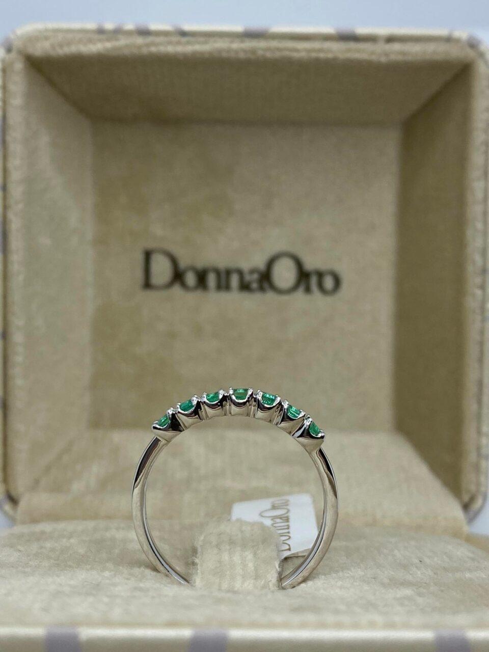 Anello Veretta 7 Pietre Donna Oro 18KT con Smeraldi Ct. 0.50