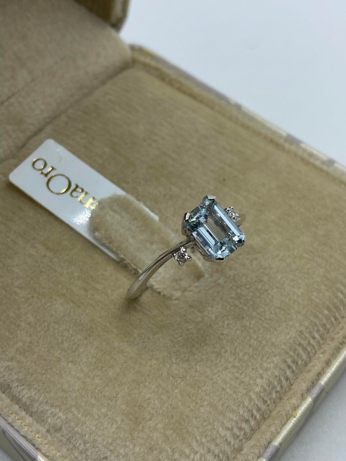 Anello DonnaOro con Acquamarina e Diamanti