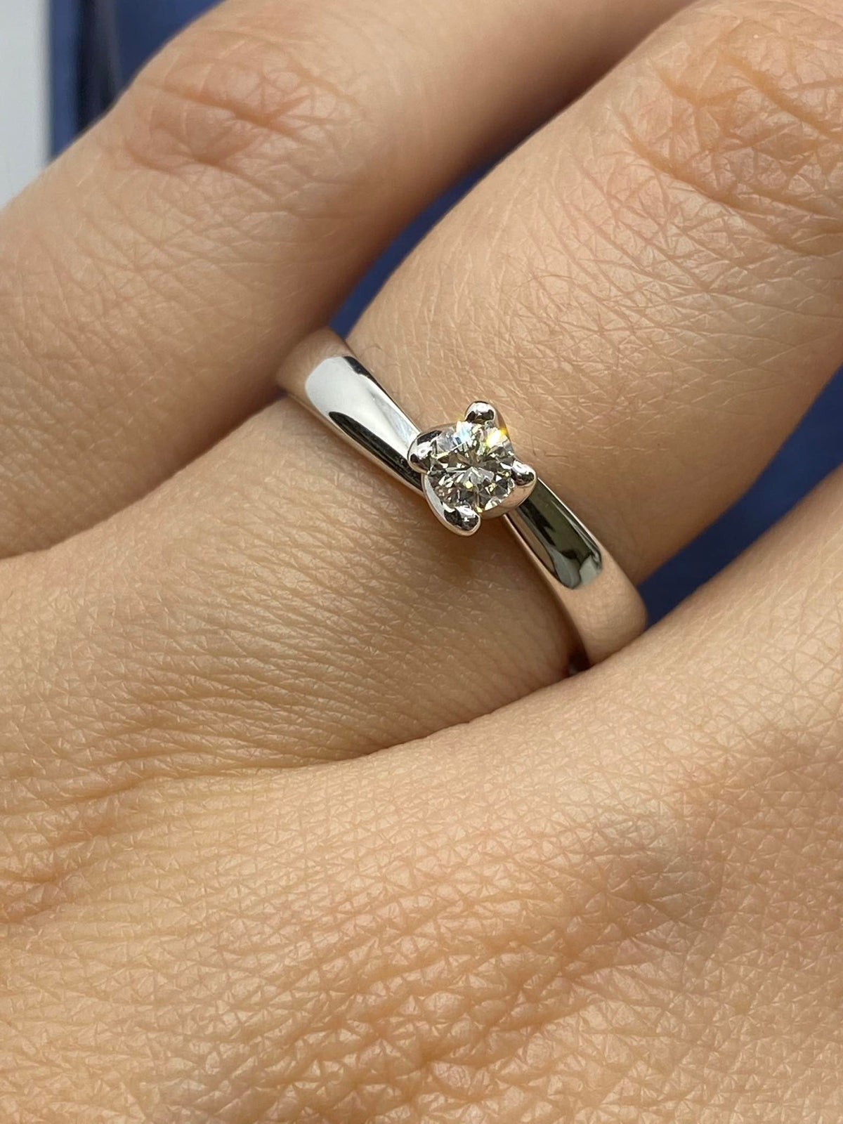 Anello Salvini Solitario in Oro 18KT e Diamante Ct. 0.18