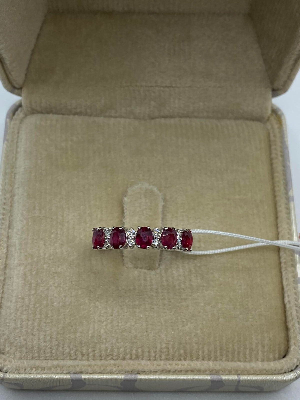 Anello Veretta Donna Oro 18KT con Rubini Ct. 1.00 e Diamanti