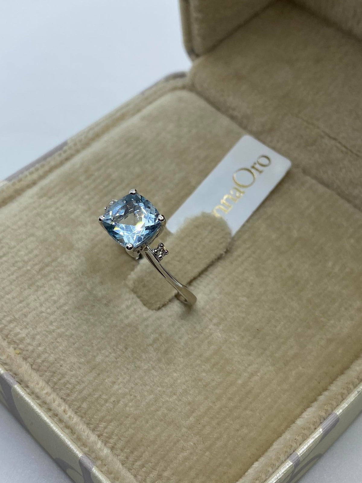 Anello Donna Oro 18KT con Acquamarina e Diamanti