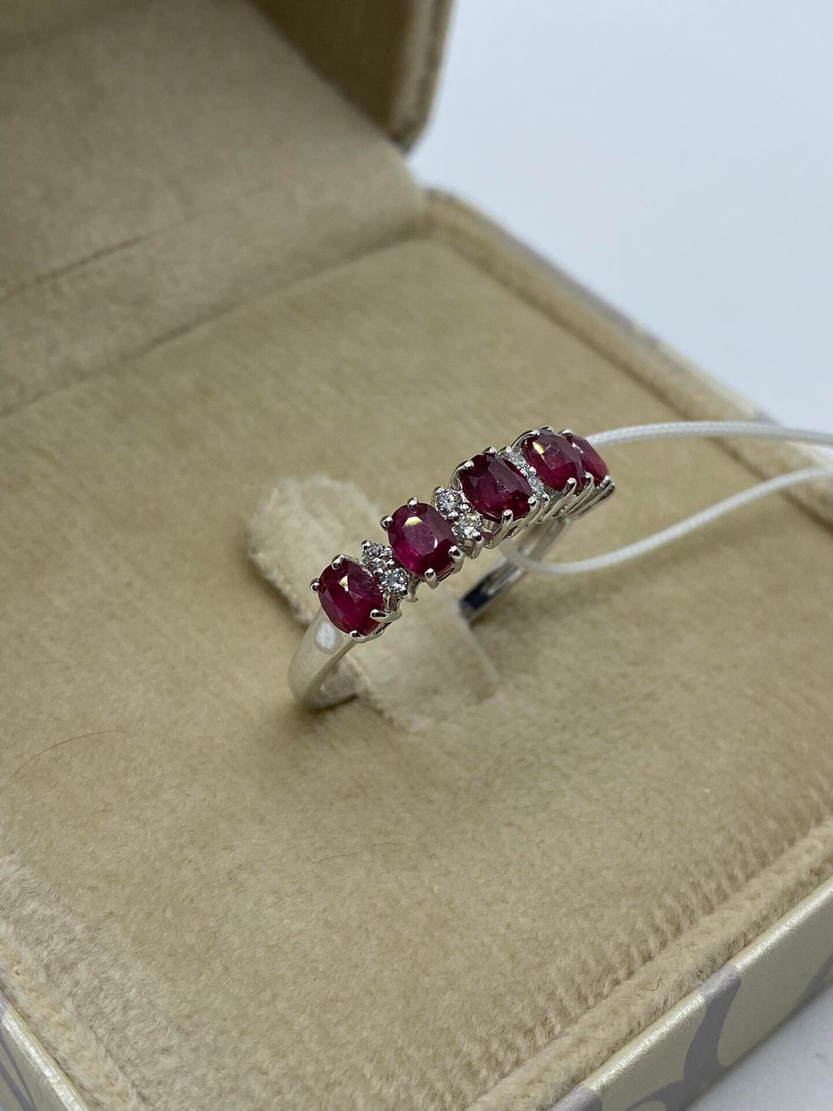 Anello Veretta Donna Oro 18KT con Rubini Ct. 1.00 e Diamanti