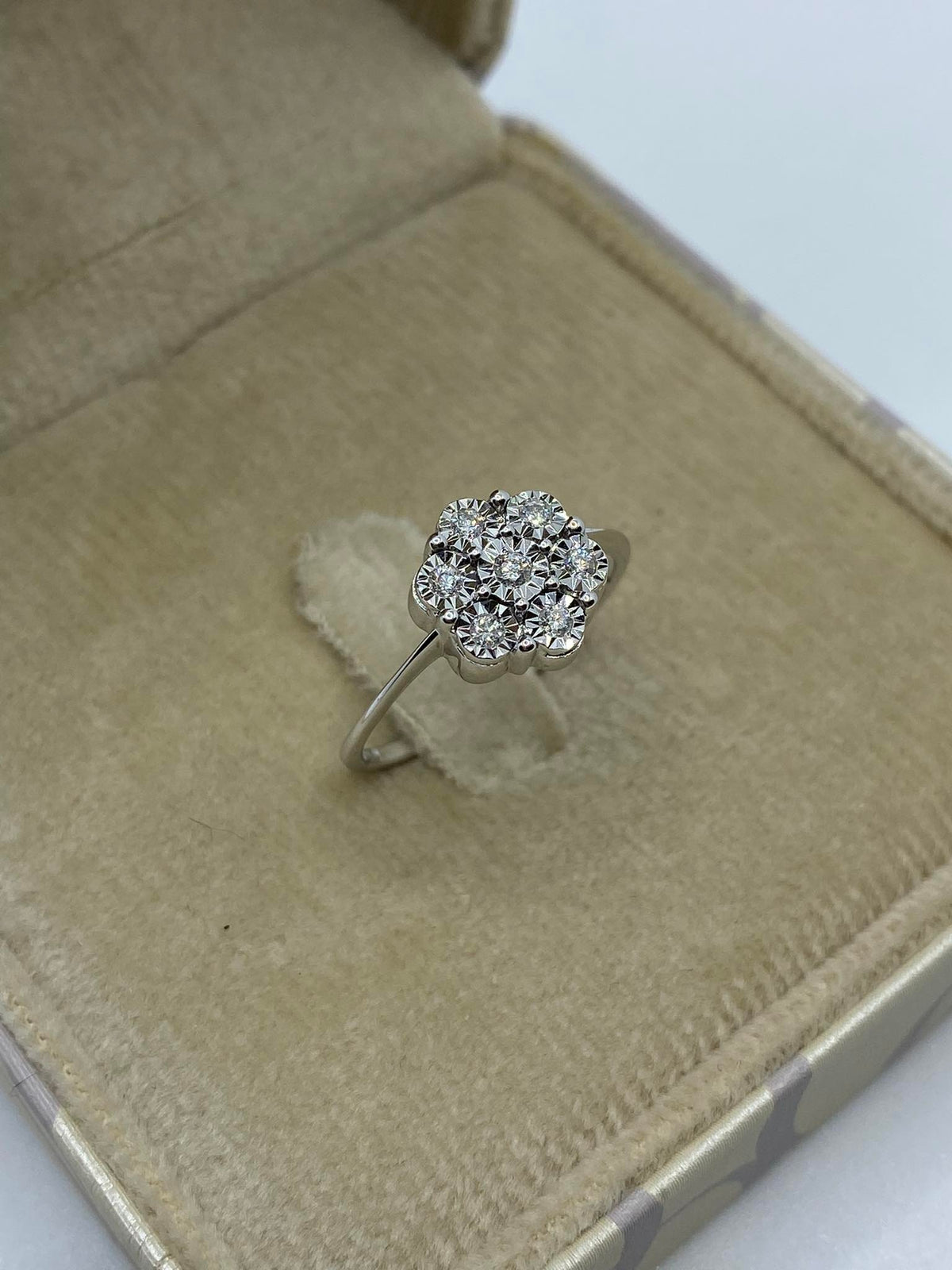 Anello a Fiore Donna Oro 18KT con Diamanti Ct. 0.12
