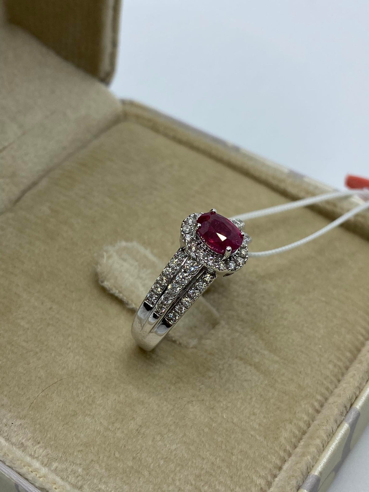 Anello Donna Oro 18KT con Rubino Ct.0.55 e Diamanti