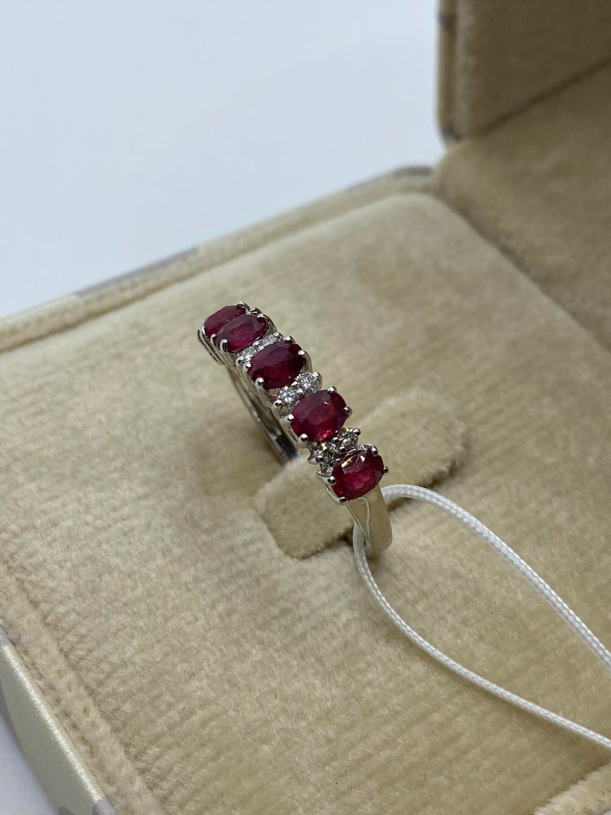Anello Veretta Donna Oro 18KT con Rubini Ct. 1.00 e Diamanti