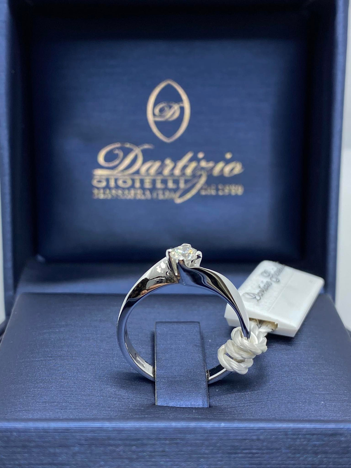 Anello Solitario in Oro 18KT 18KT e Diamante Ct. 0.25 G-VS