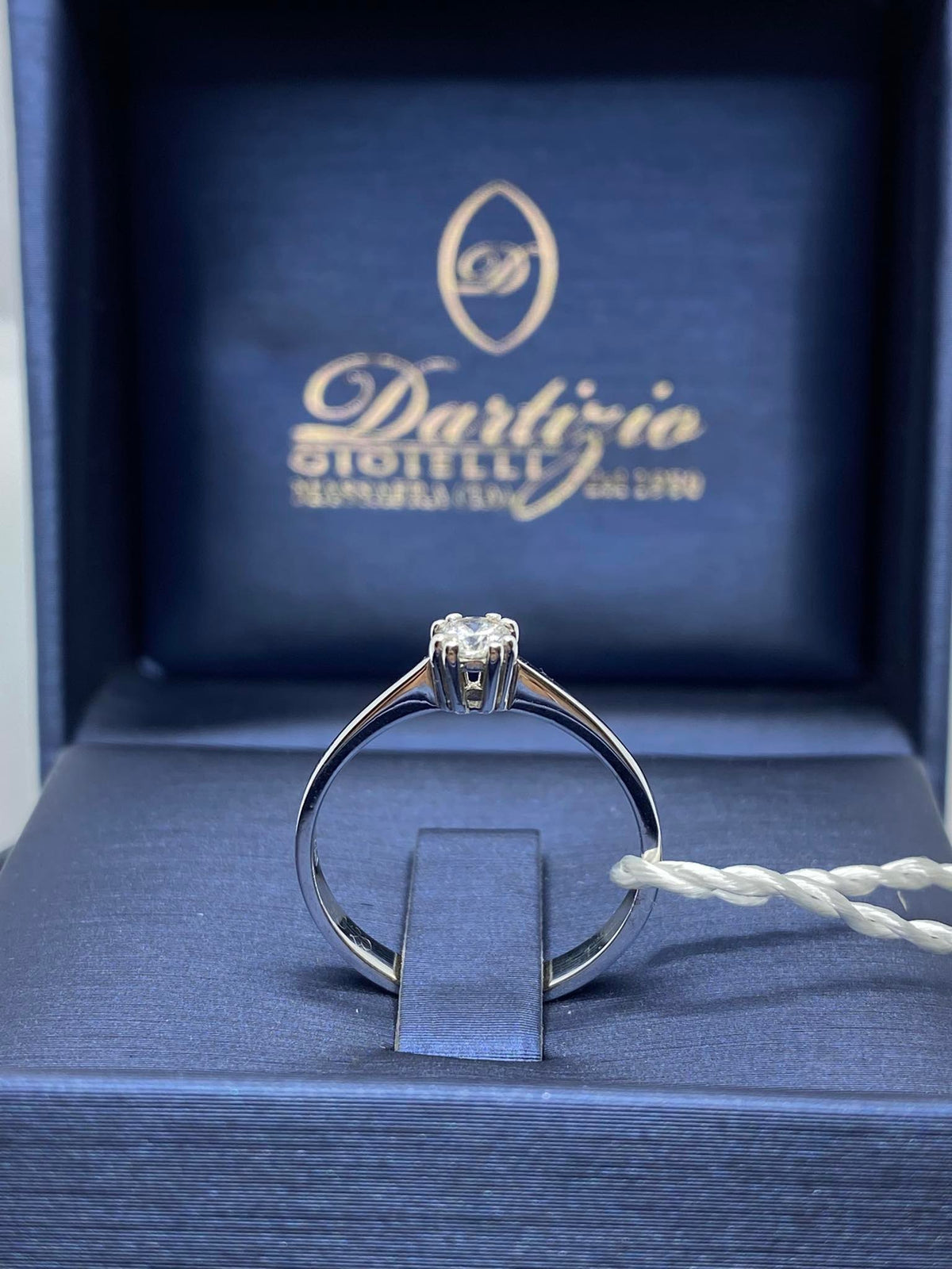 Anello Solitario in Oro 18KT 18KT e Diamante Ct. 0.20