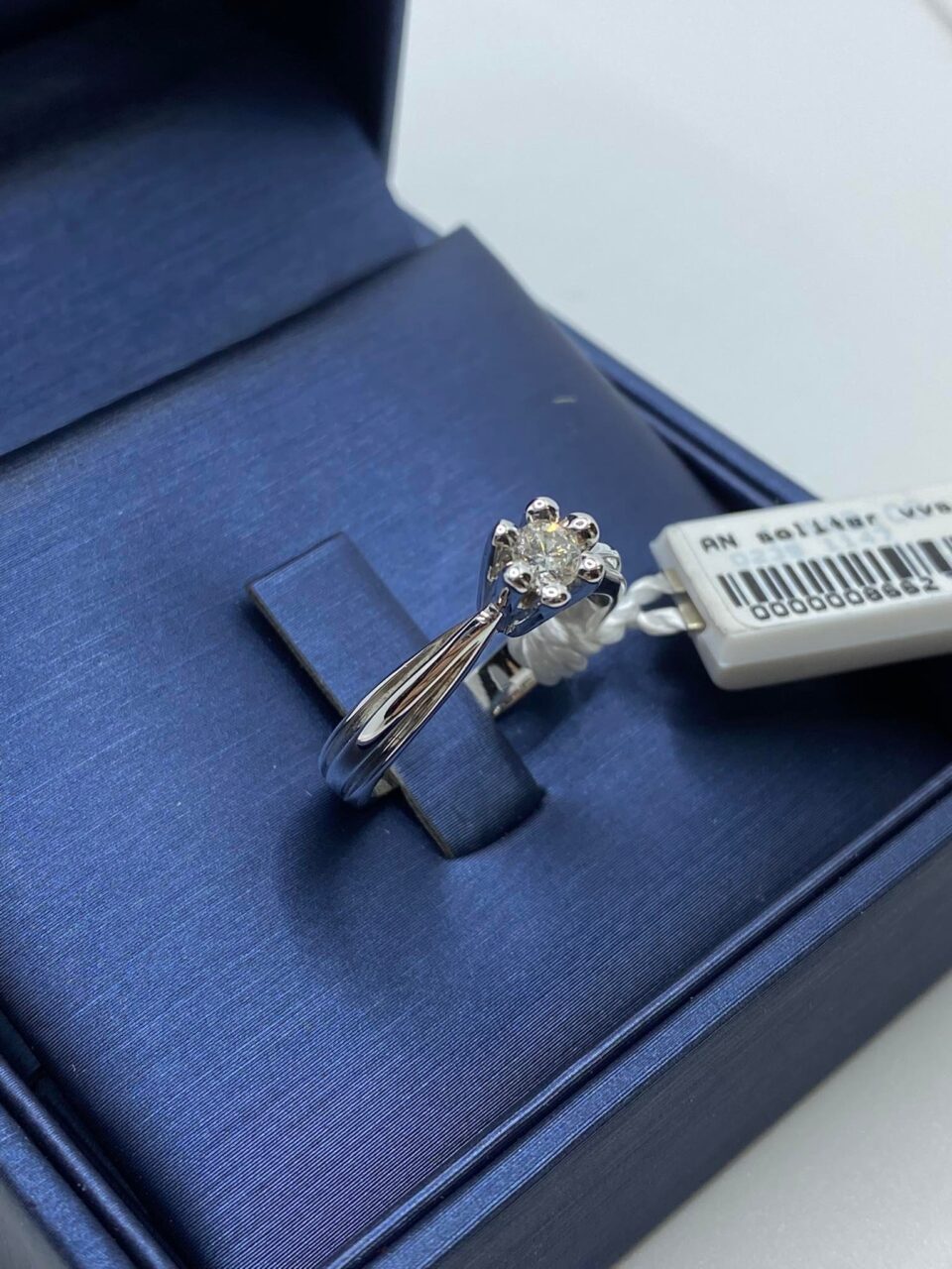 Anello Solitario in Oro 18KT 18KT e Diamante Ct. 0.21