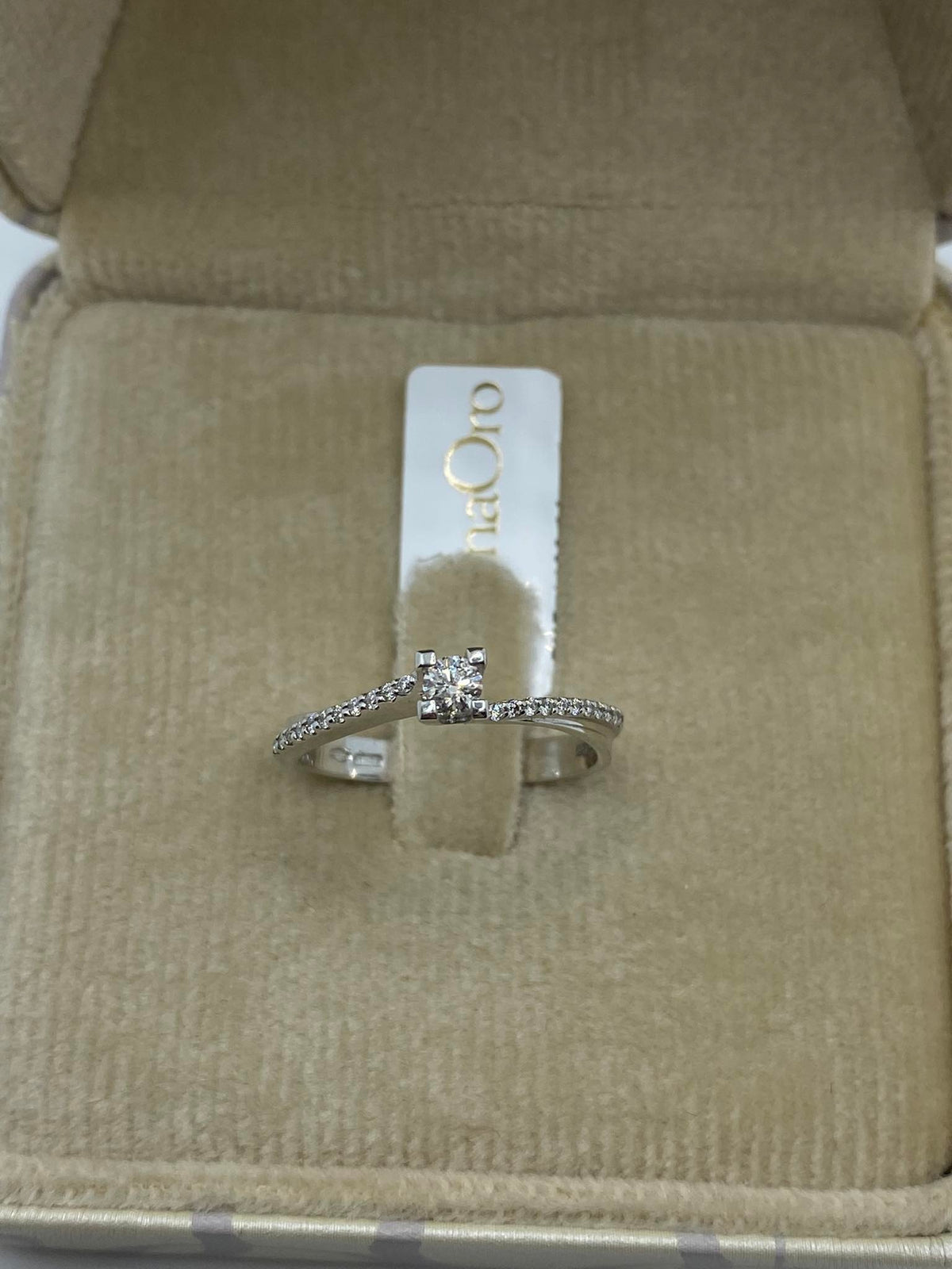 Anello Solitario Donna Oro 18KT con Diamante Ct. 0.20