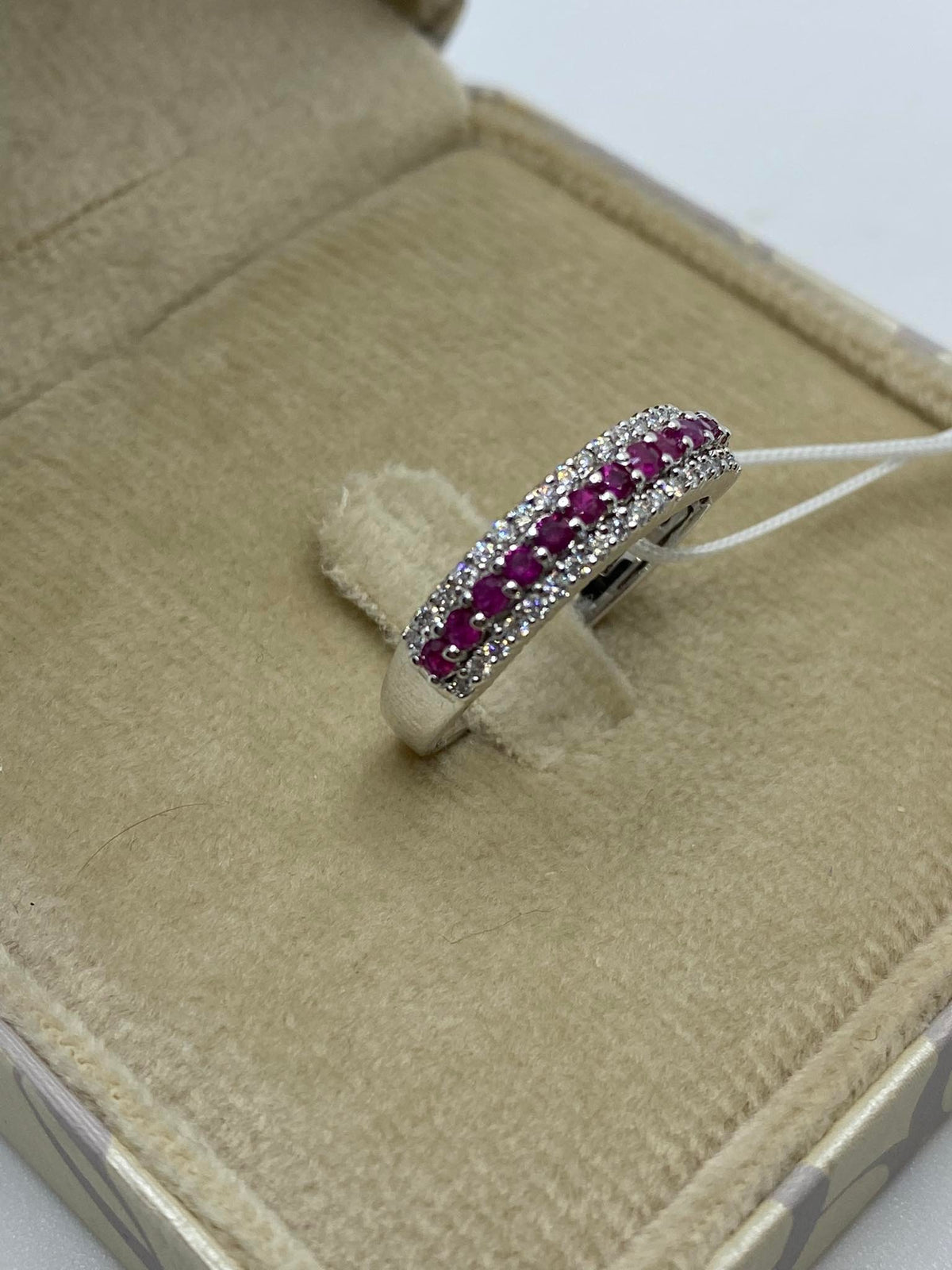 Anello Veretta Donna Oro 18KT con Rubini Ct. 0.28 e Diamanti