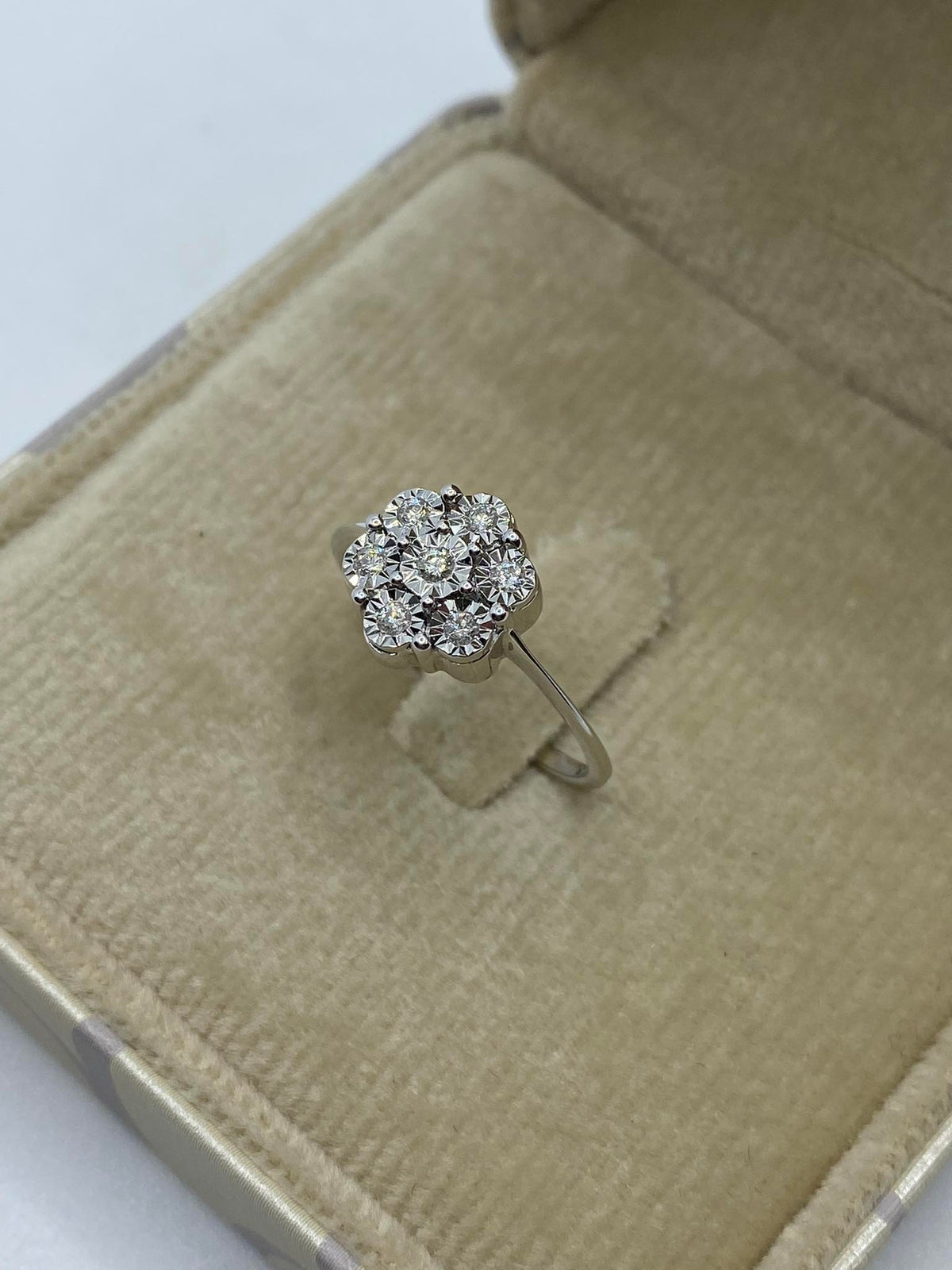 Anello a Fiore Donna Oro 18KT con Diamanti Ct. 0.12