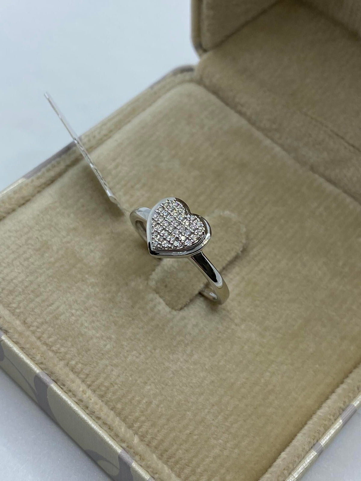 Anello a Cuore Donna Oro 18KT con Diamanti Ct. 0.10