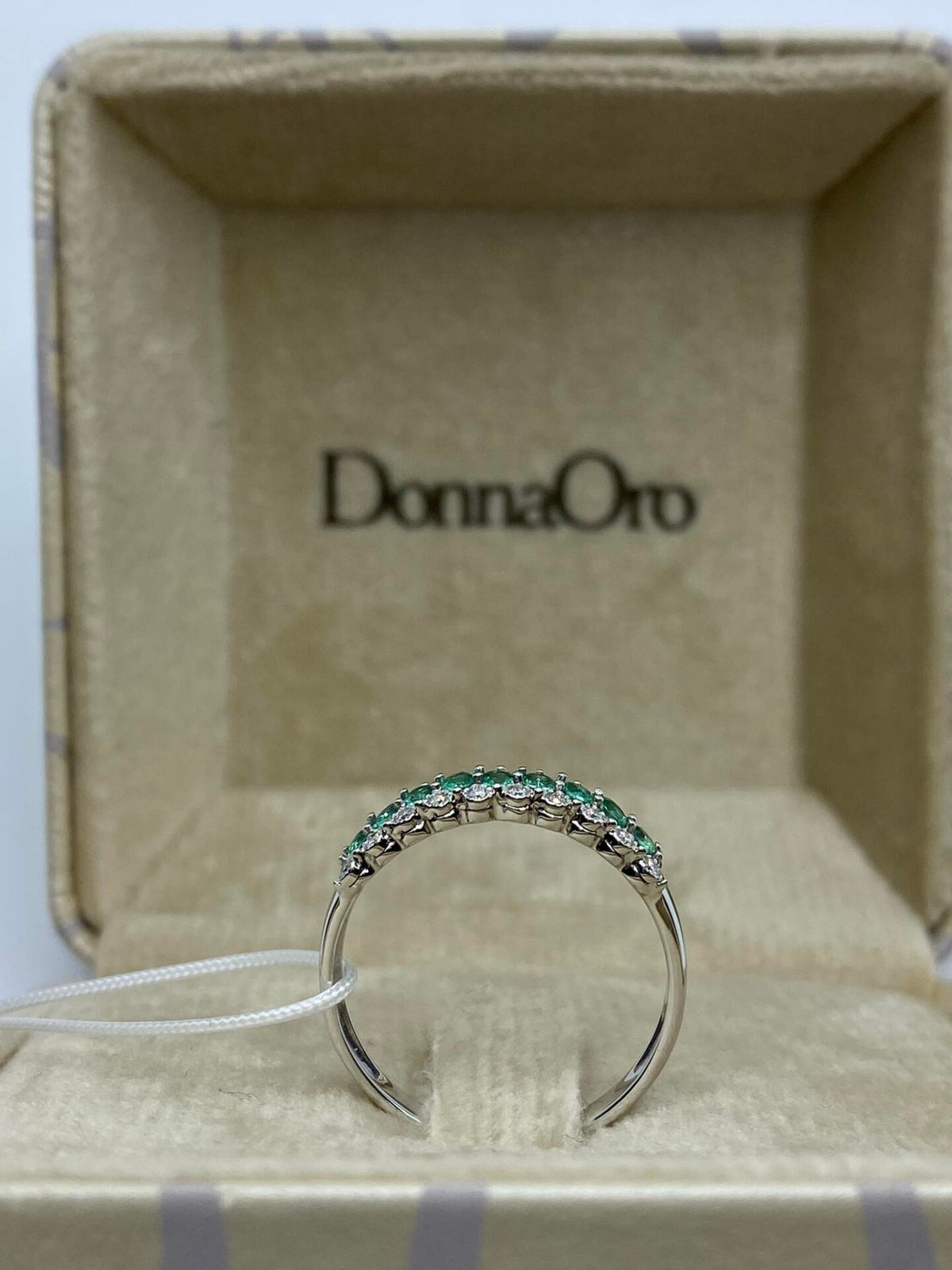 Anello Veretta Donna Oro 18KT con Diamanti e Smeraldi Ct. 0.20
