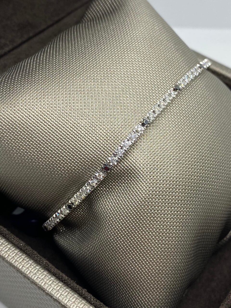 Bracciale Tennis Crivelli in Oro 18KT e Diamanti Bianchi e Neri Ct 1.25