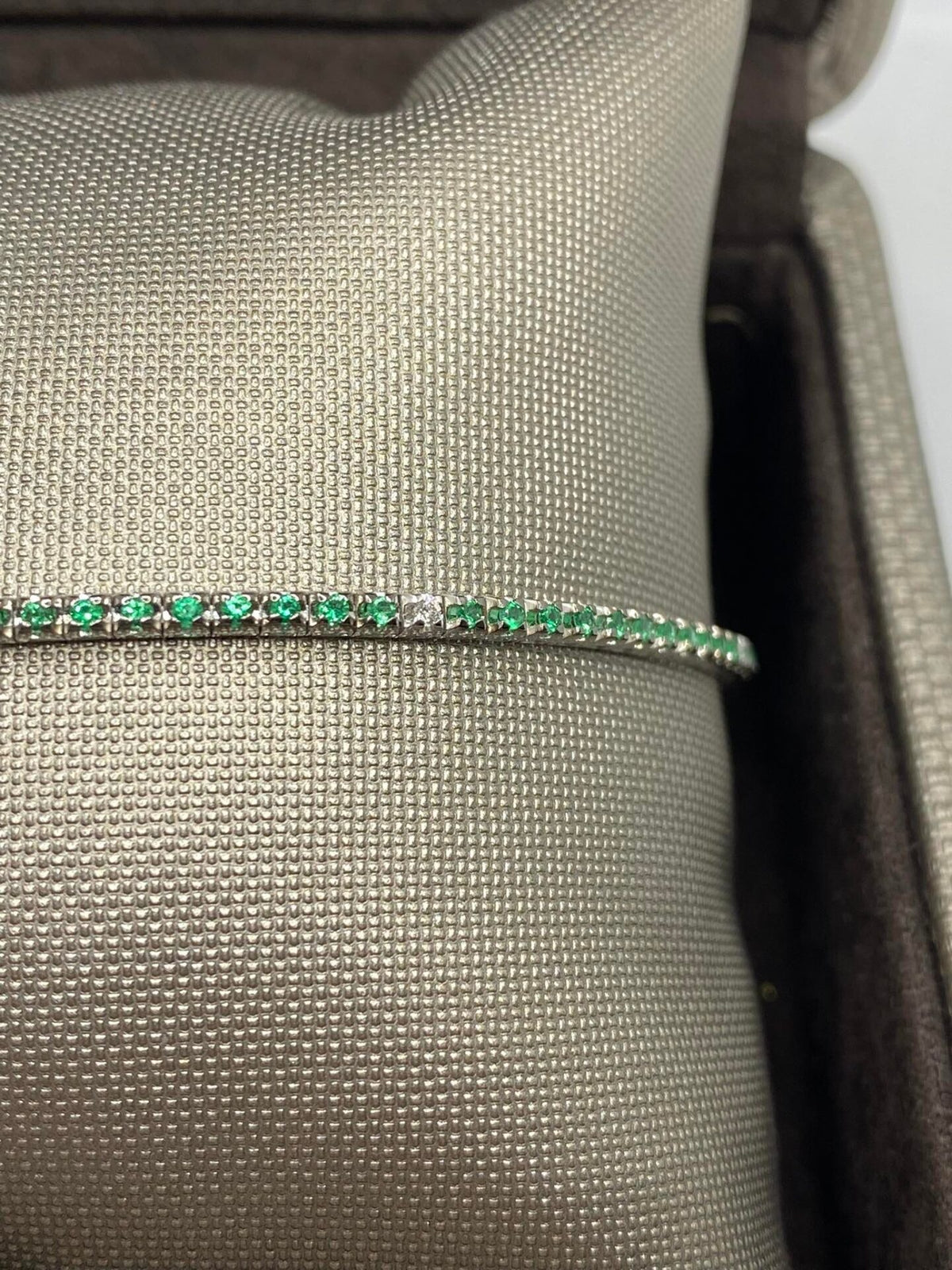 Tennis Crivelli in Oro 18KT con Smeraldi e Diamanti Ct. 0.77