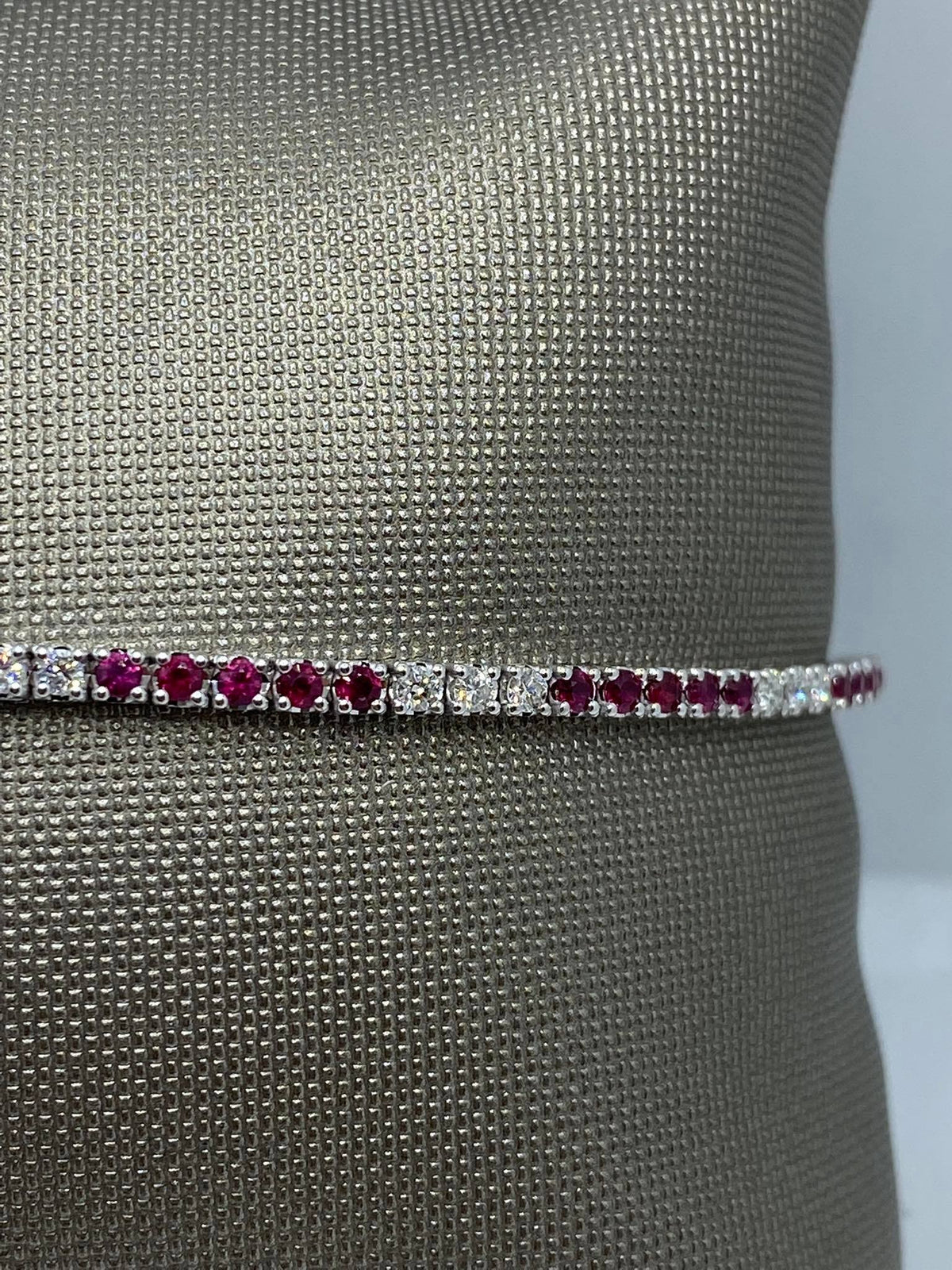 Bracciale Tennis PG Gioielli in Oro 18KT con Diamanti Bianchi e Rubini Ct. 2.11