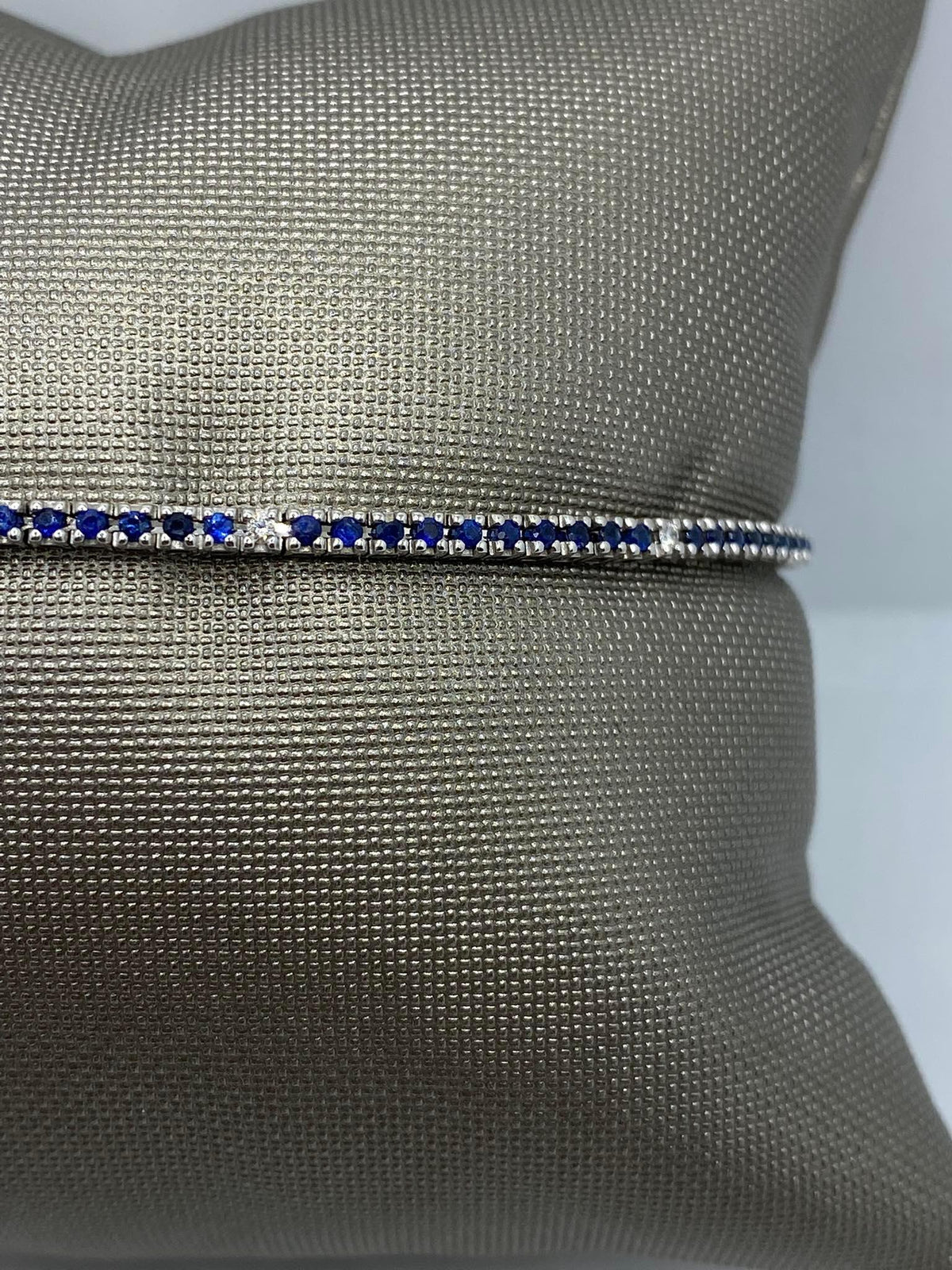 Bracciale Tennis in Oro 18KT con Diamanti e Zaffiri Ct. 1.78