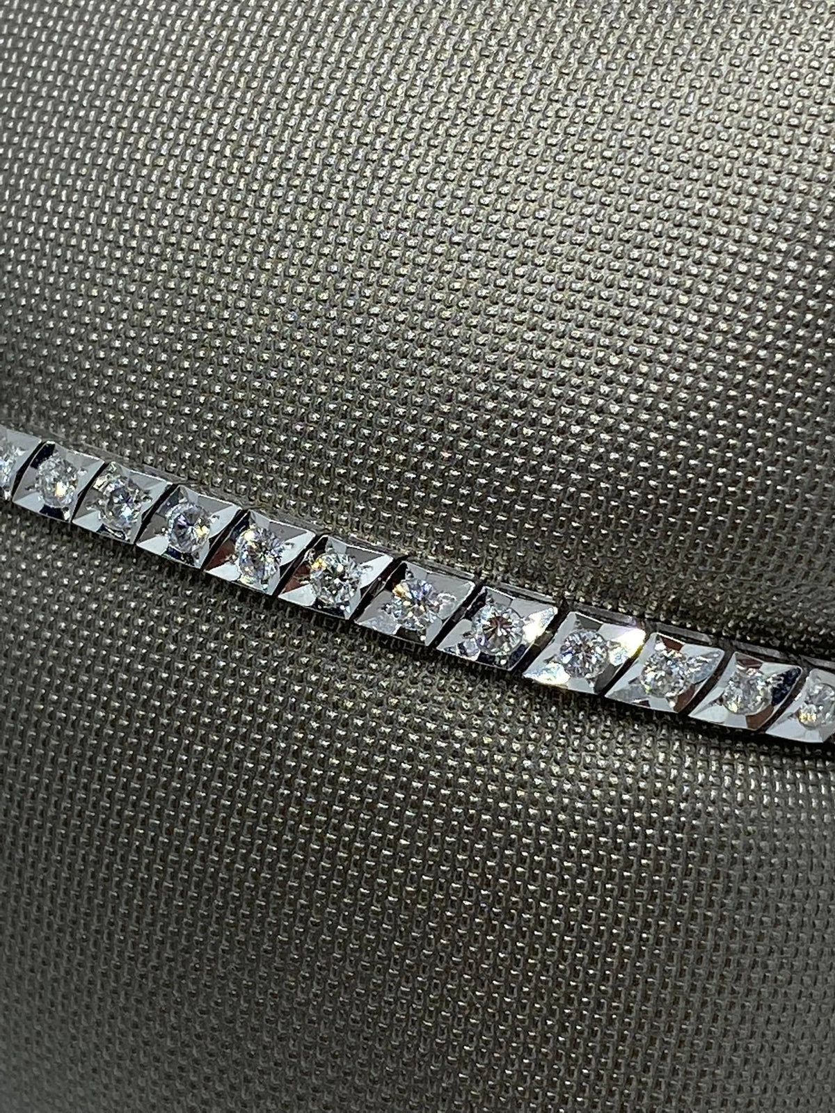 Bracciale Tennis in Oro 18KT 18KT e Diamanti Ct 2.00