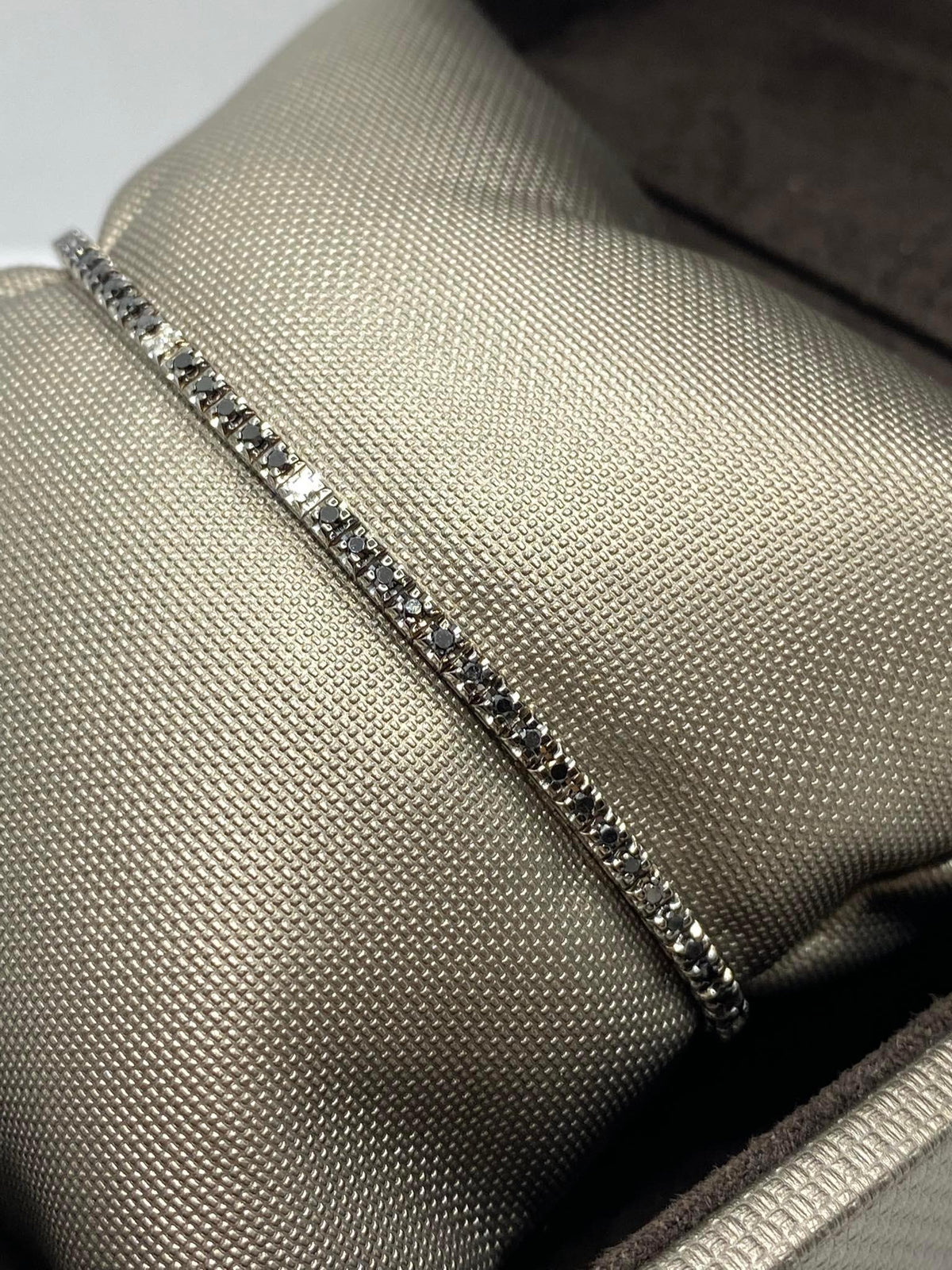 Bracciale Tennis Crivelli in Oro 18KT con Diamanti Neri e Bianchi Ct. 0.90