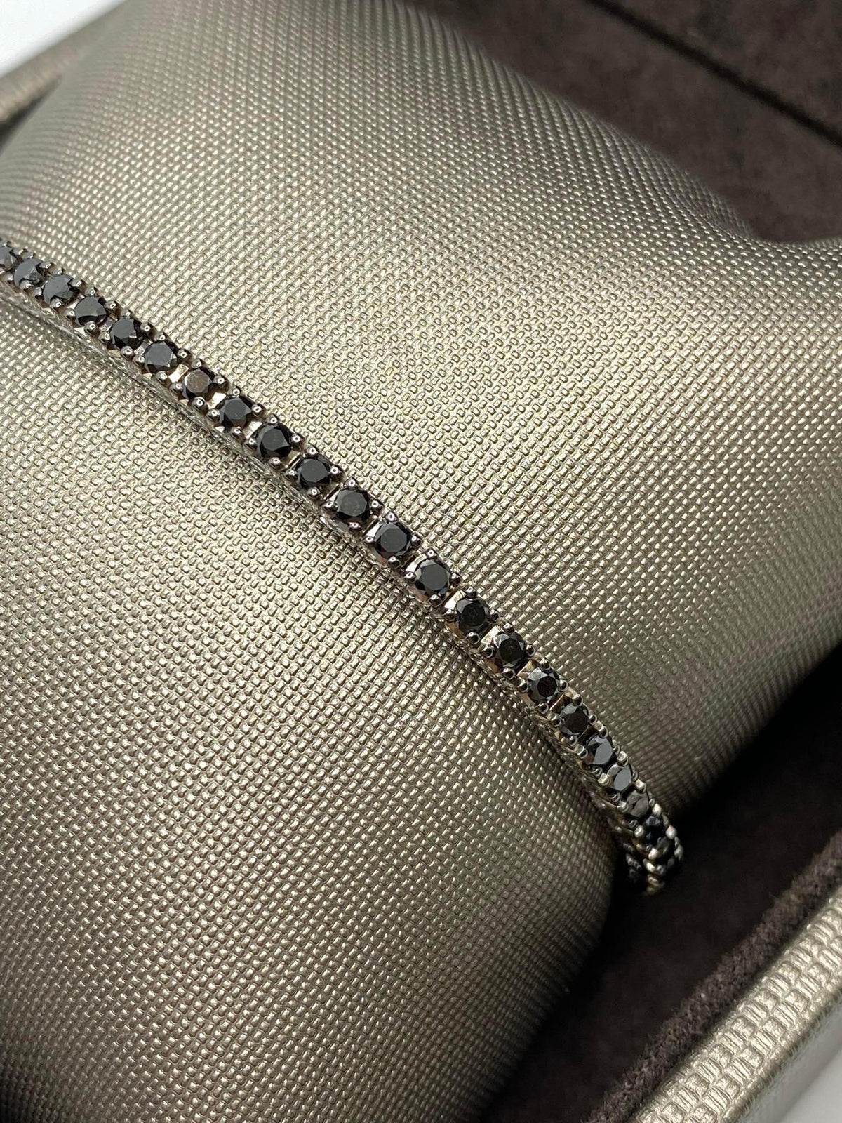 Bracciale Tennis Crivelli in Oro 18KT 18KT e Diamanti Neri Ct. 2.90