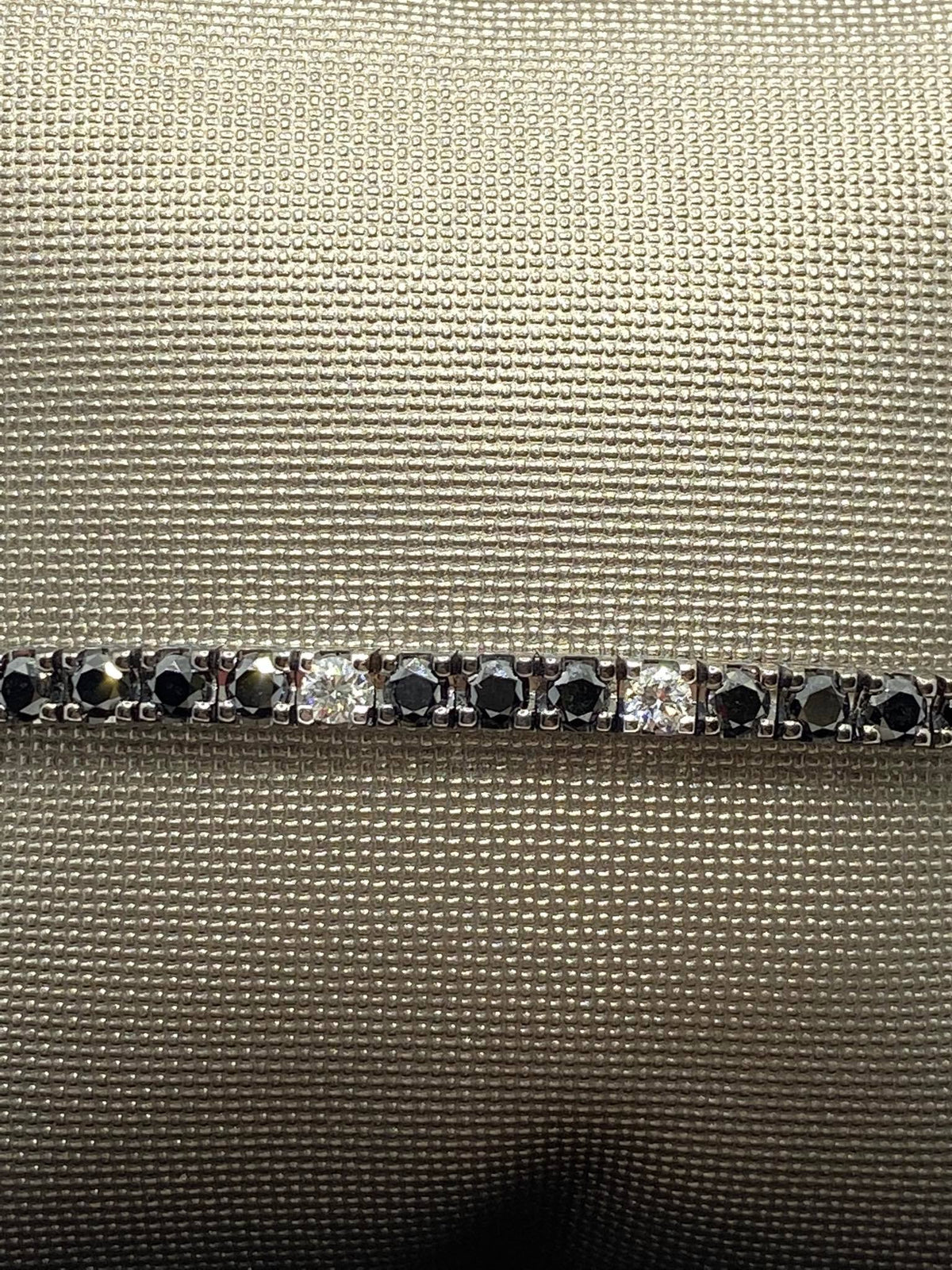 Bracciale Tennis Crivelli in Oro 18KT con Diamanti Neri e Bianchi Ct. 4.60