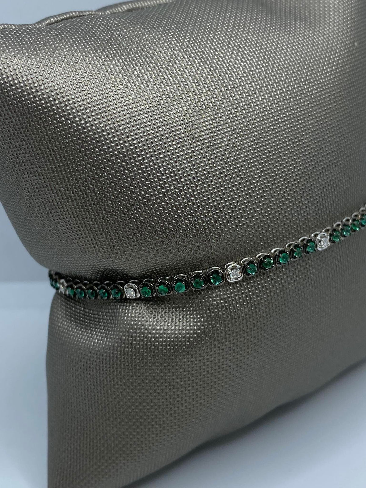 Bracciale Tennis Donna Oro 18KT con Diamanti e Smeraldi Ct. 1.21