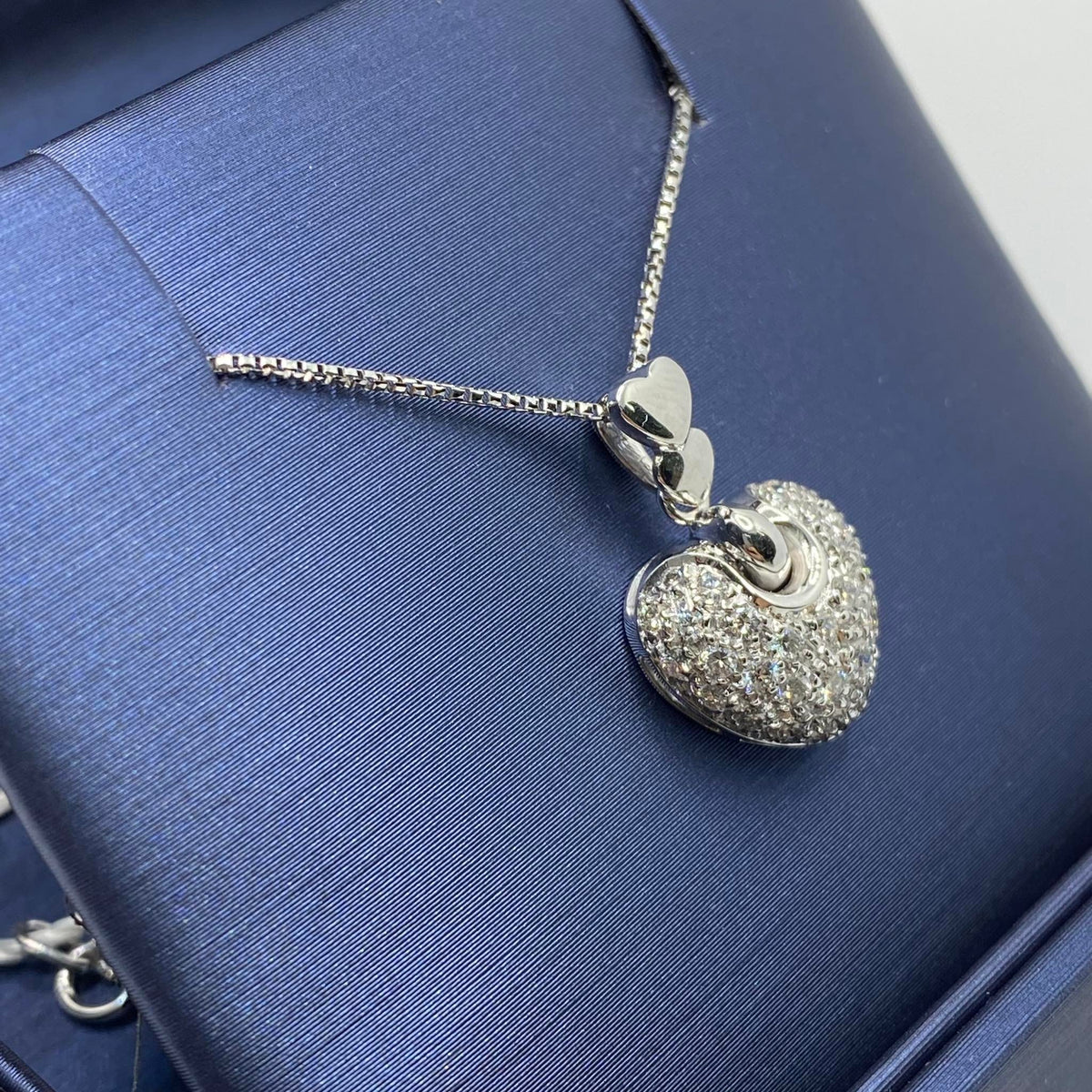 Collana a Cuore in Oro 18KT 18KT e Diamanti Ct. 0.70