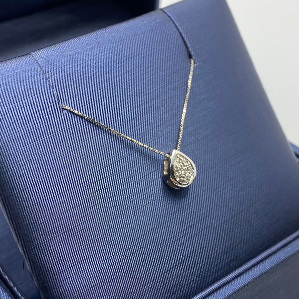 Collana a Goccia in Oro 18KT 18KT e Diamanti Ct. 0.05