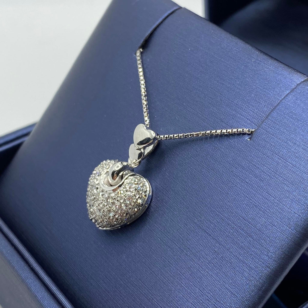 Collana a Cuore in Oro 18KT 18KT e Diamanti Ct. 0.70