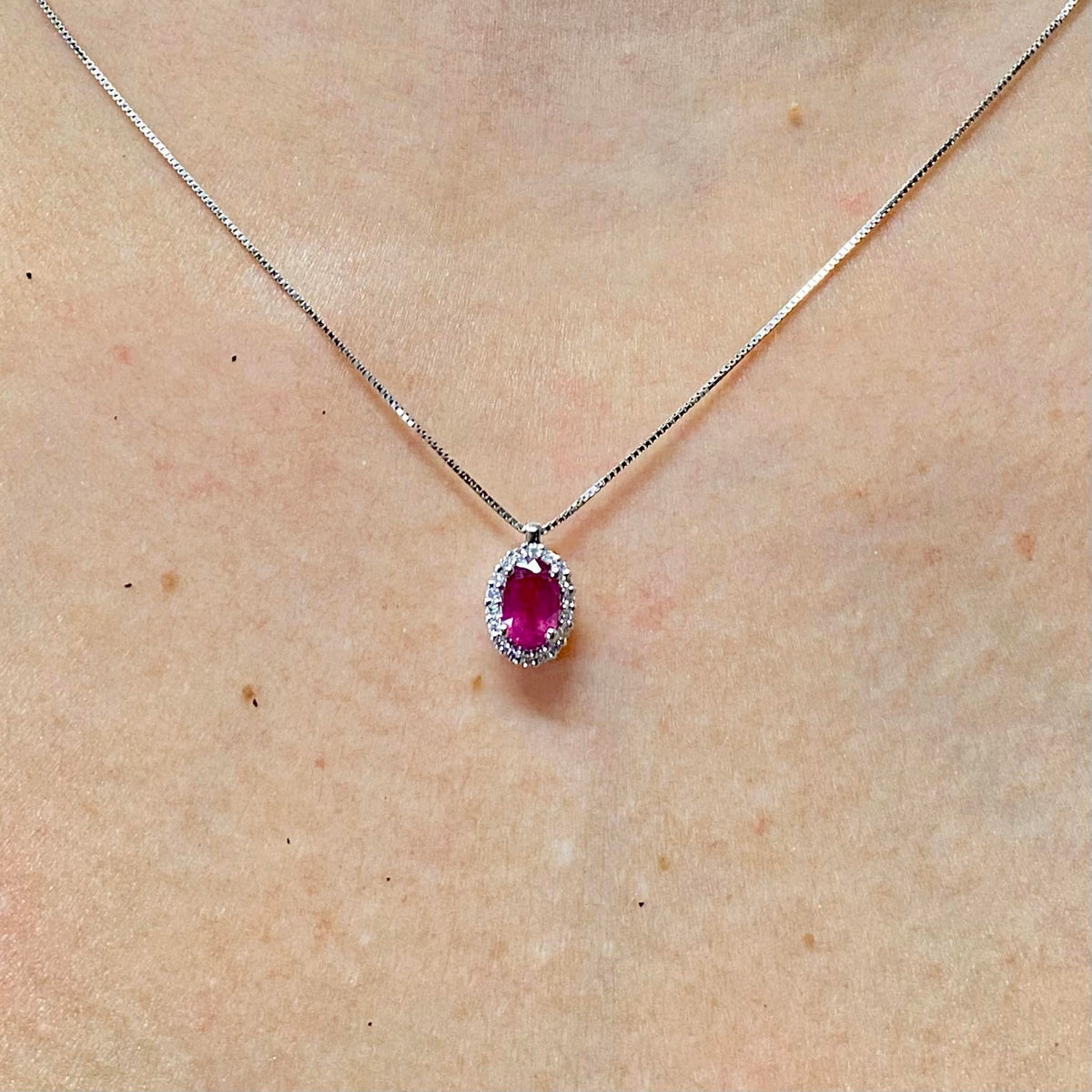Collana Donna Oro 18KT con Rubino Ct 0.55 e Diamanti