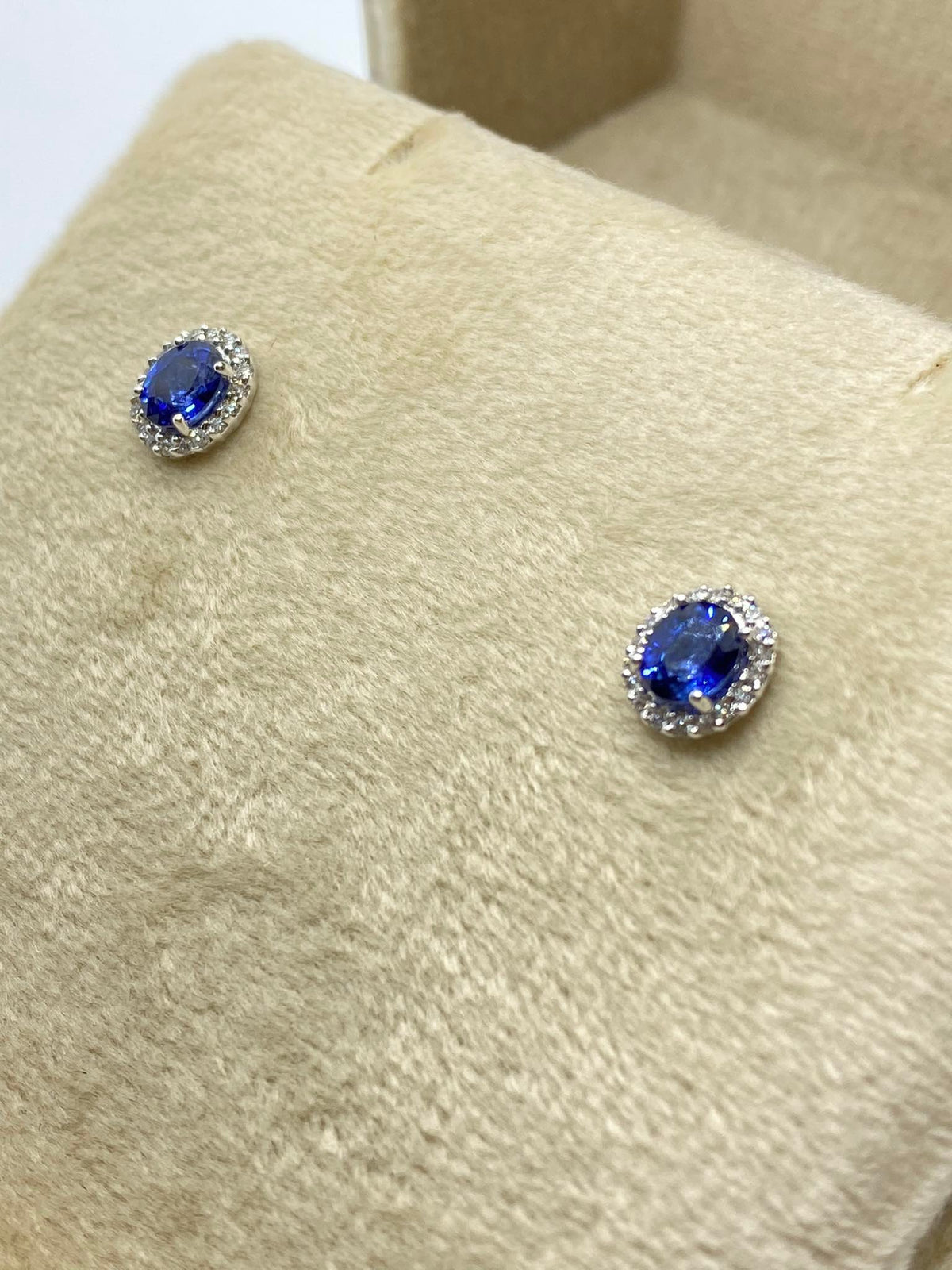 Orecchini Donna Oro 18KT con Zaffiri Ct. 0.80 e Diamanti