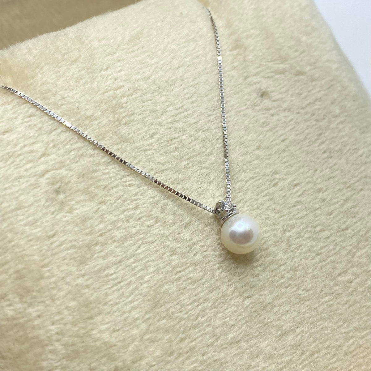 Collana Donna Oro 18KT con Diamante e Perla Naturale mm 5-5,5