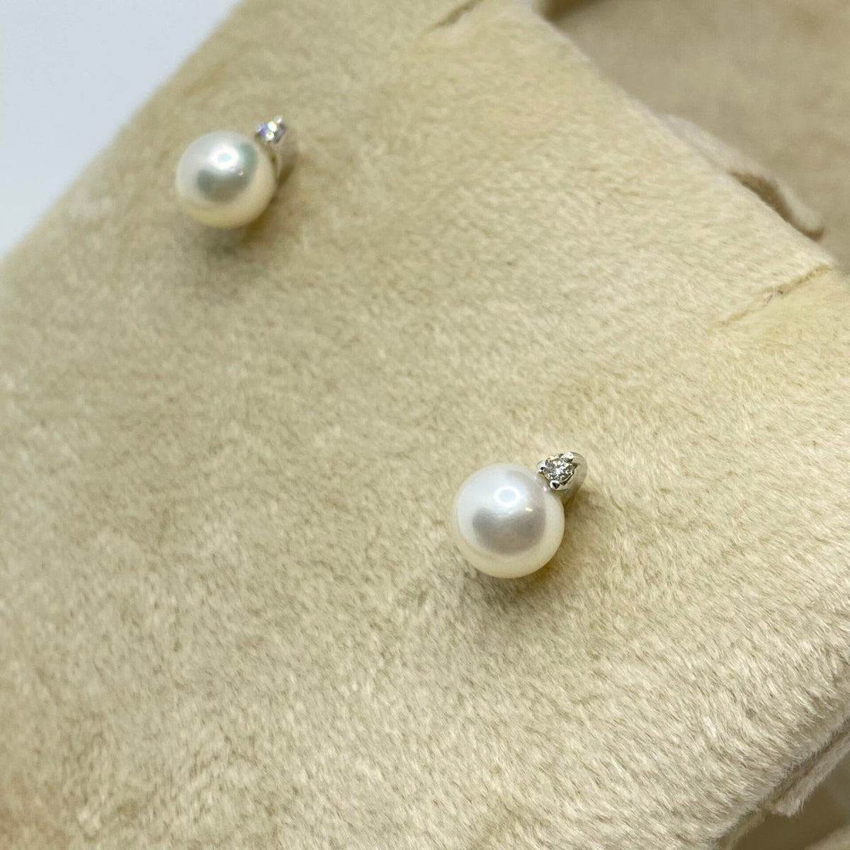 Orecchini Donna Oro 18KT con Diamanti e Perle Naturali mm 6-6,5