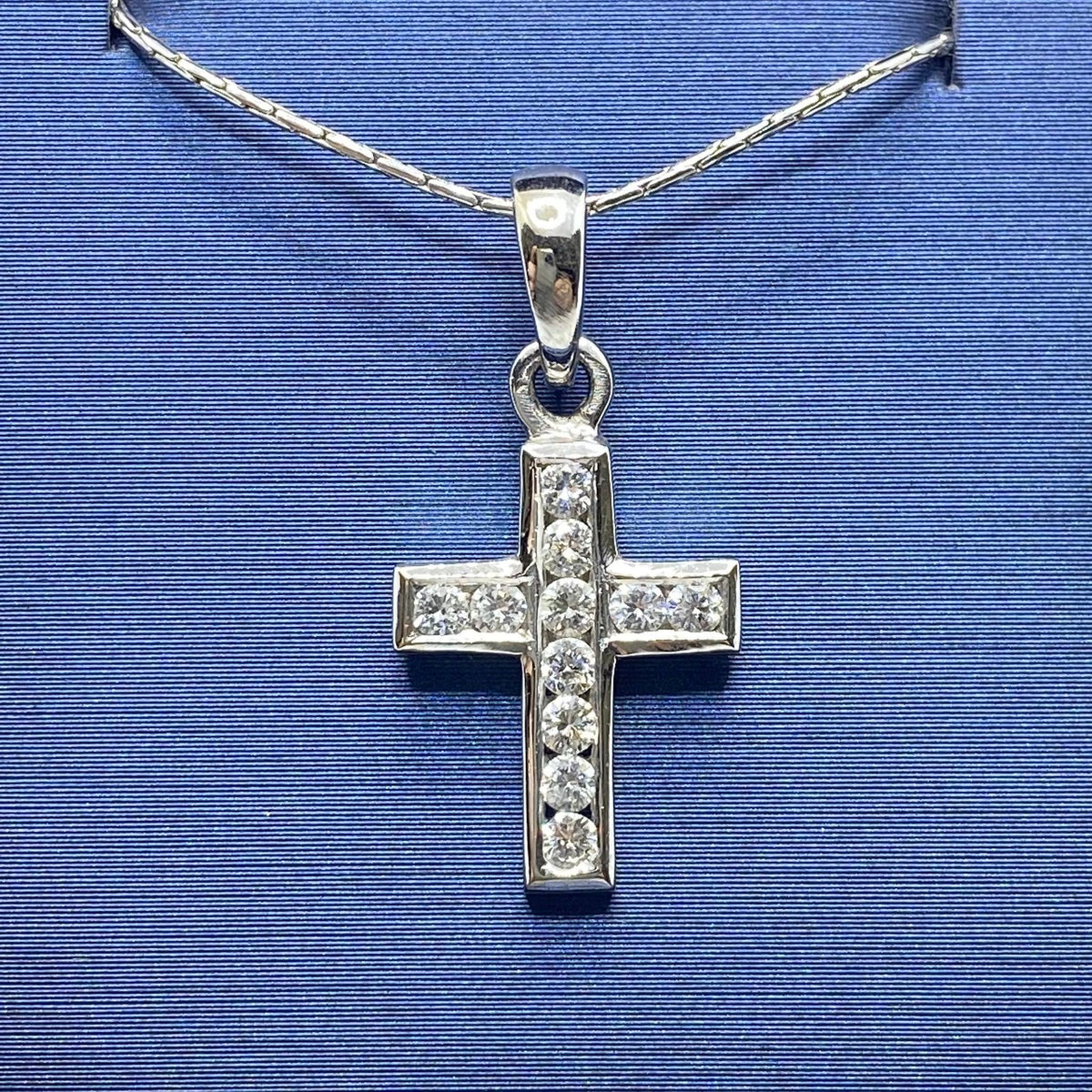 Collana Con Croce in Oro 18KT 18KT e Diamanti Bianchi