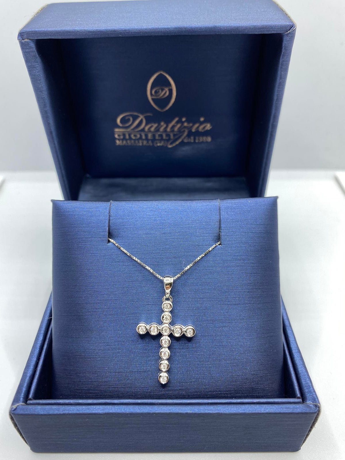 Collana Con Croce in Oro 18KT 18KT e Diamanti Bianchi