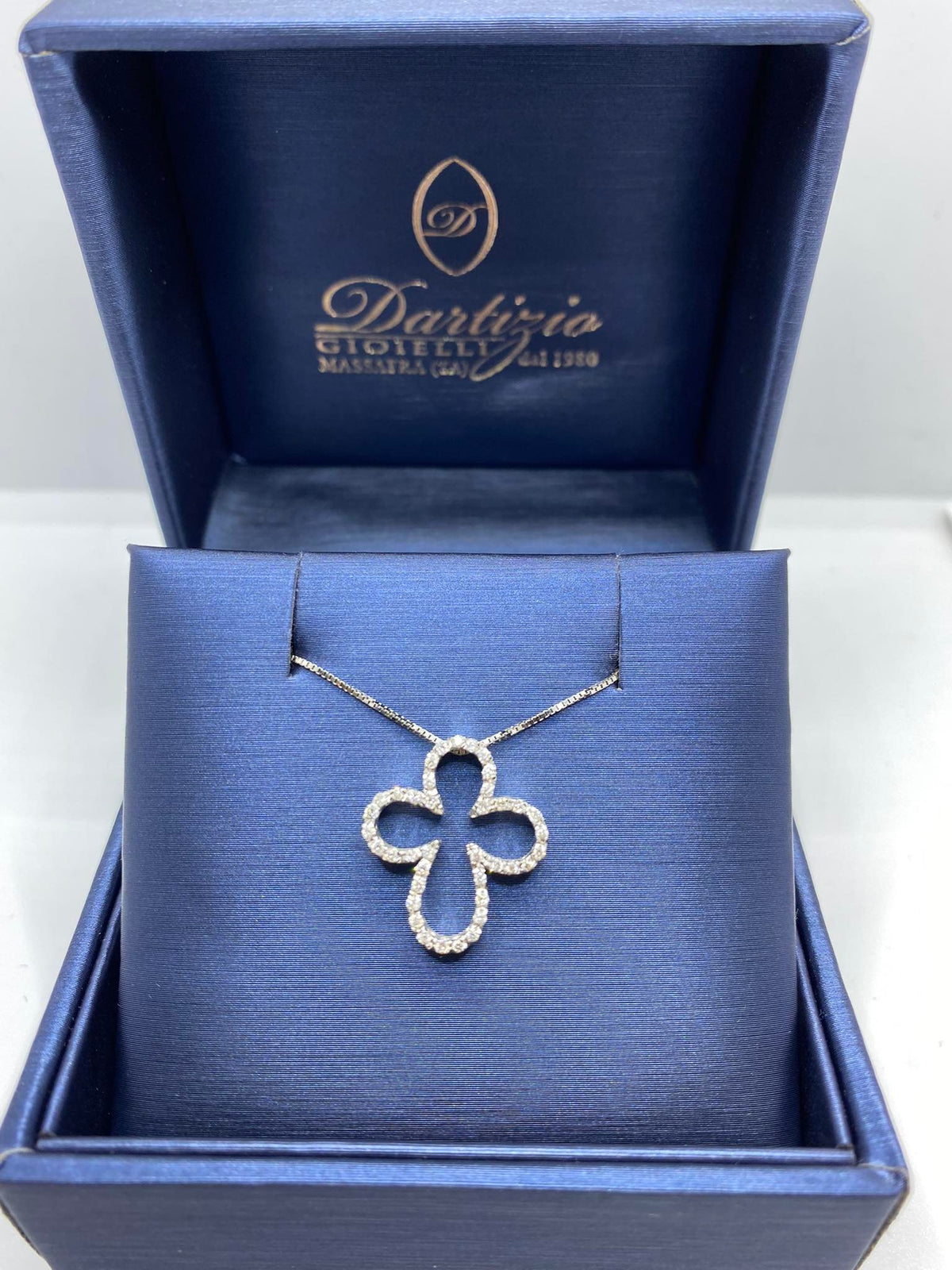 Collana Con Croce in Oro 18KT 18KT e Diamanti Bianchi