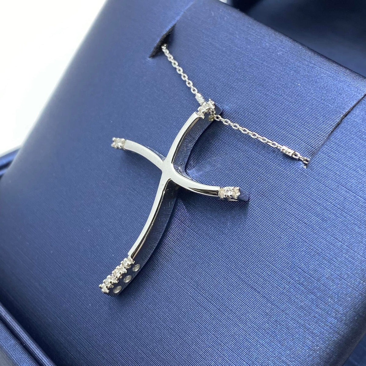Collana Con Croce in Oro 18KT 18KT e Diamanti Bianchi