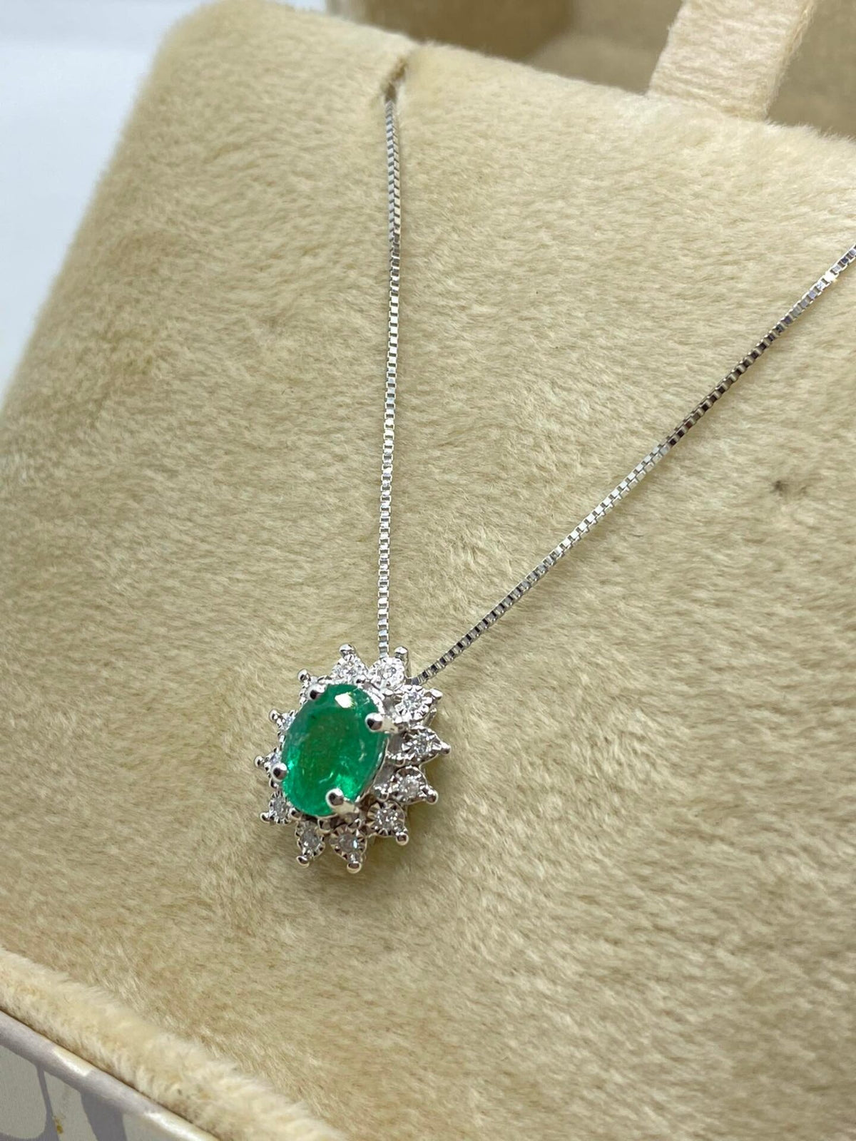 Collana Donna Donna Oro 18KT con Smeraldo e Diamanti